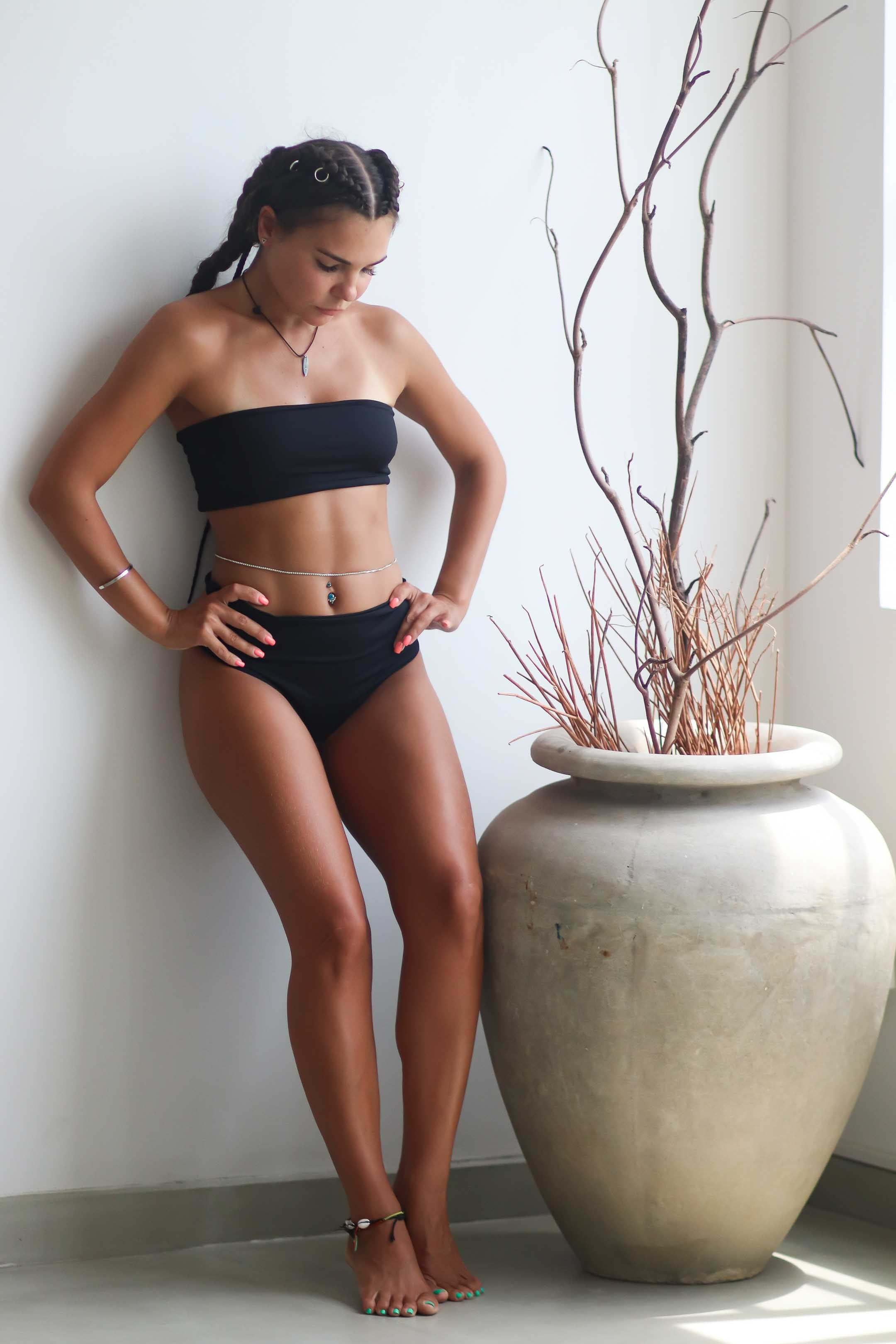 Коллекция купальников бикини. Фотограф на Шри-Ланке