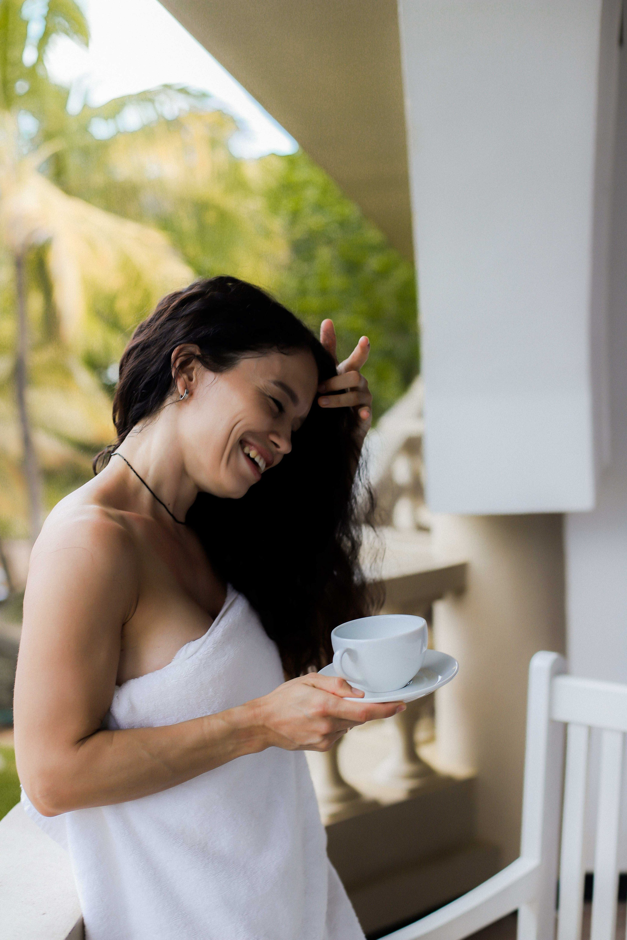 Девушка на пляже Ахунгала — Фотосессия с банановым листом и в натуральном бассейне | Шри-Ланка. Фотограф на Шри-Ланке