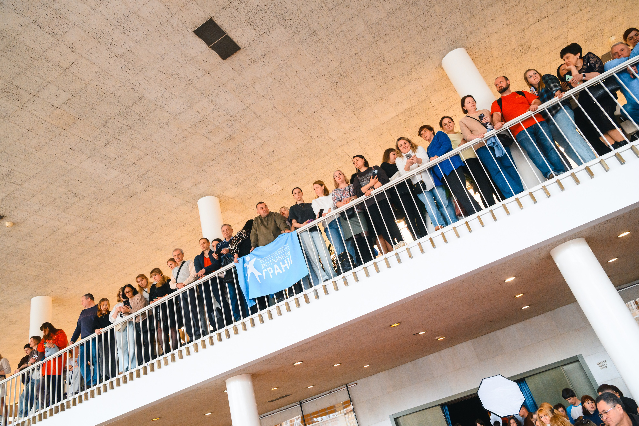 23 апреля, красная дорожка, БКЗ Октябрьский, г. Санкт-Петербург. Золотое яблочко