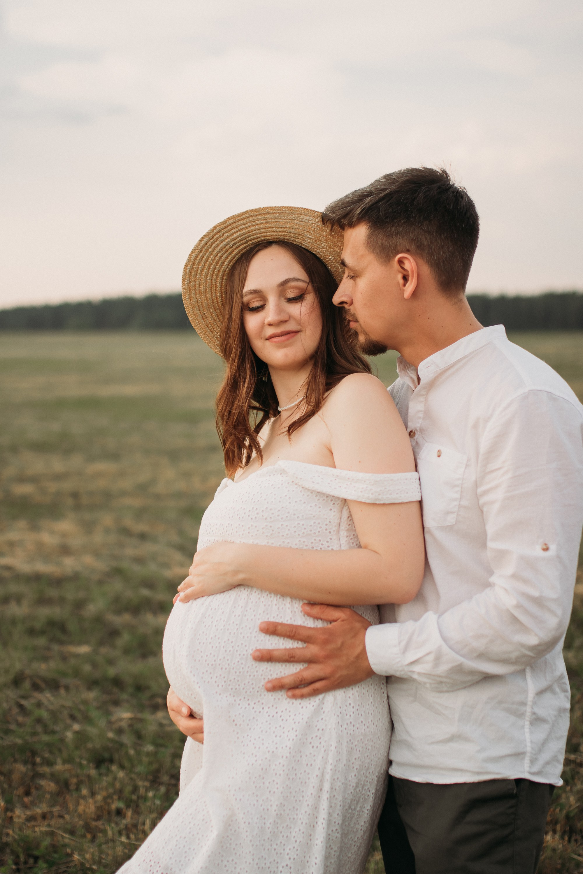 Фотосессия беременности в поле на закате. Семейный фотограф Екатеринбург Черепанова Олеся