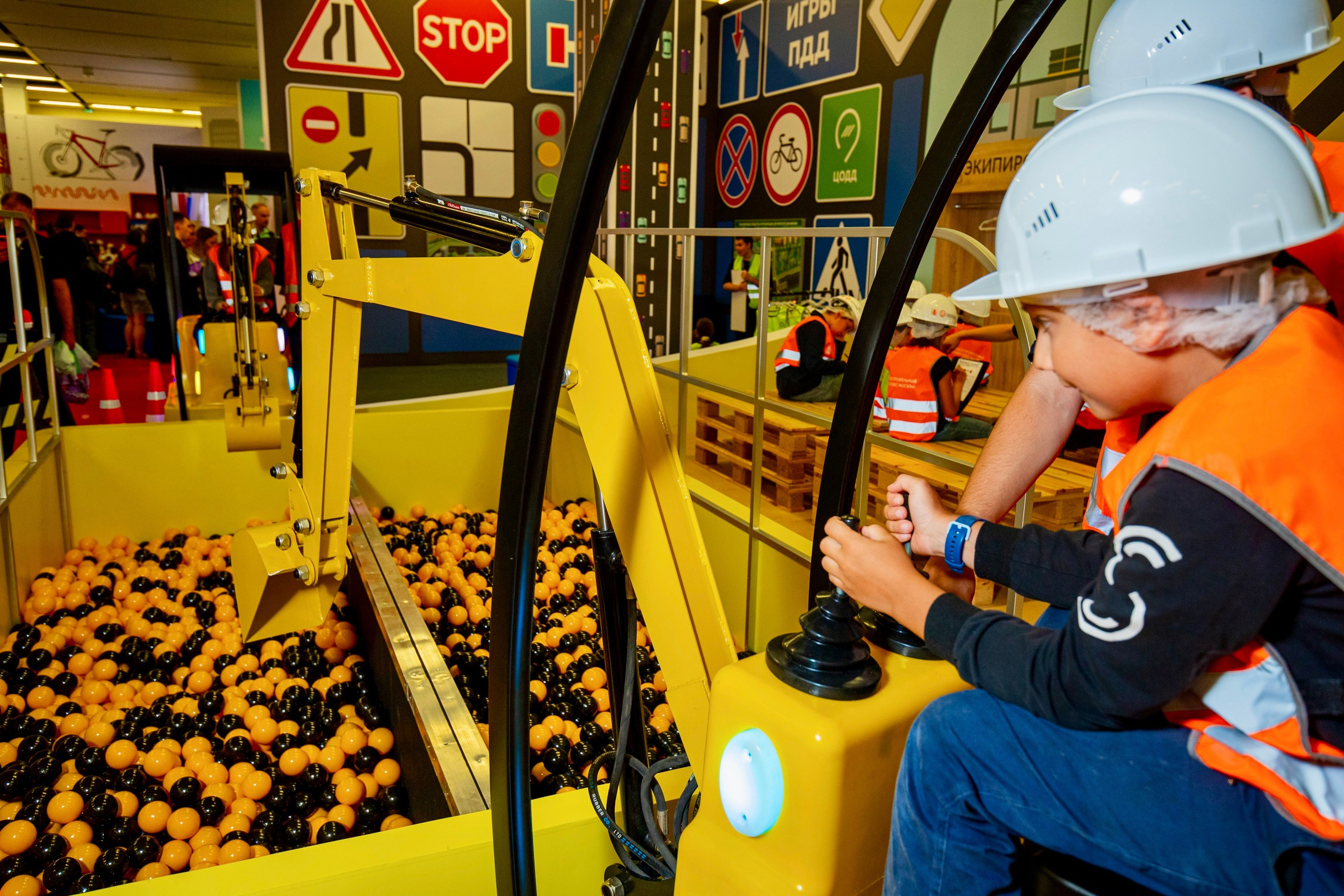 Москва 2030. Репортажный и fashion фотограф в Москве Сергей Бардин