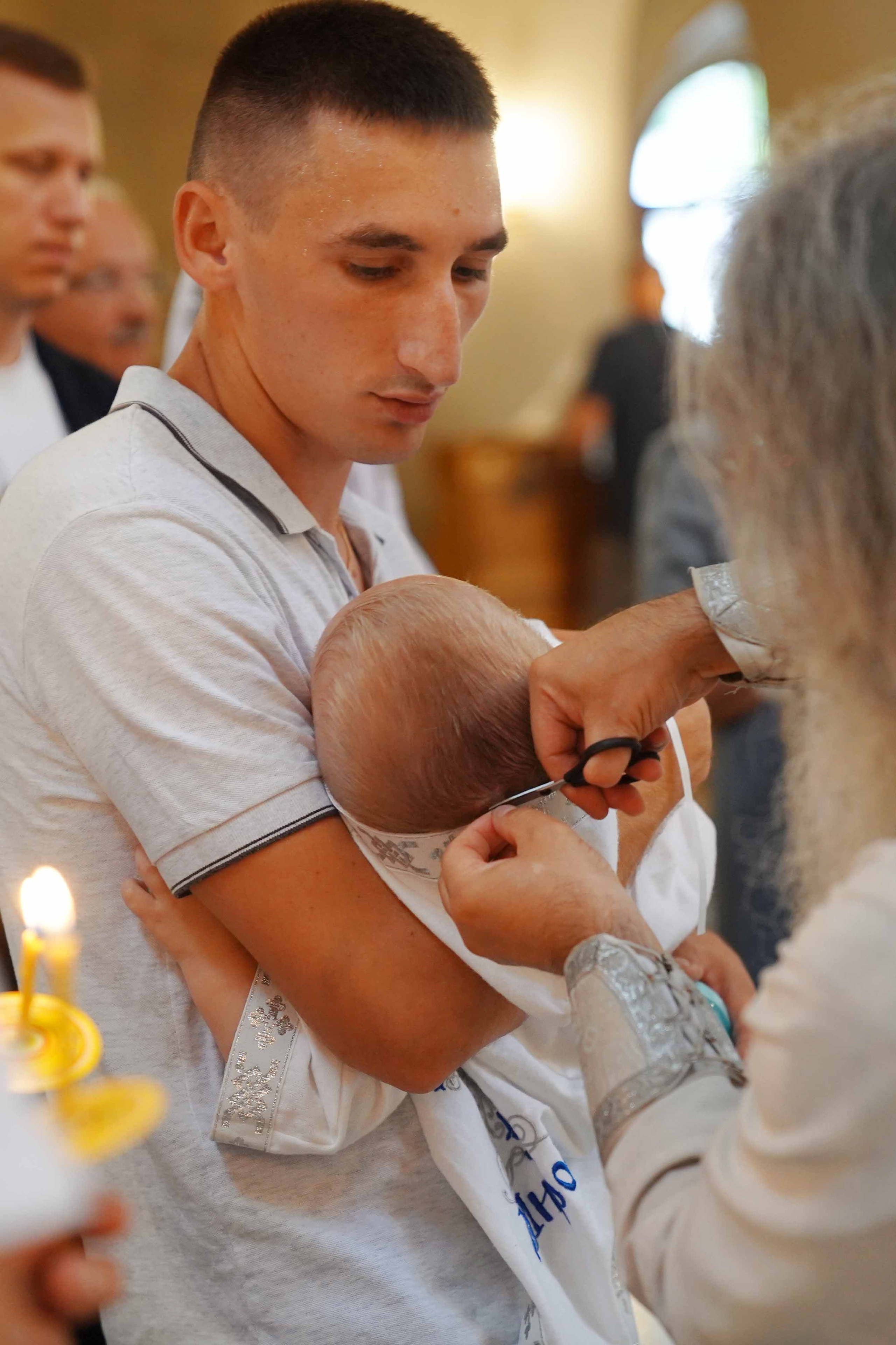 Таинство Крещения в храме Живоначальной Троицы в Троицке. Семейный и детский фотограф в Москве Екатерина Офицерова