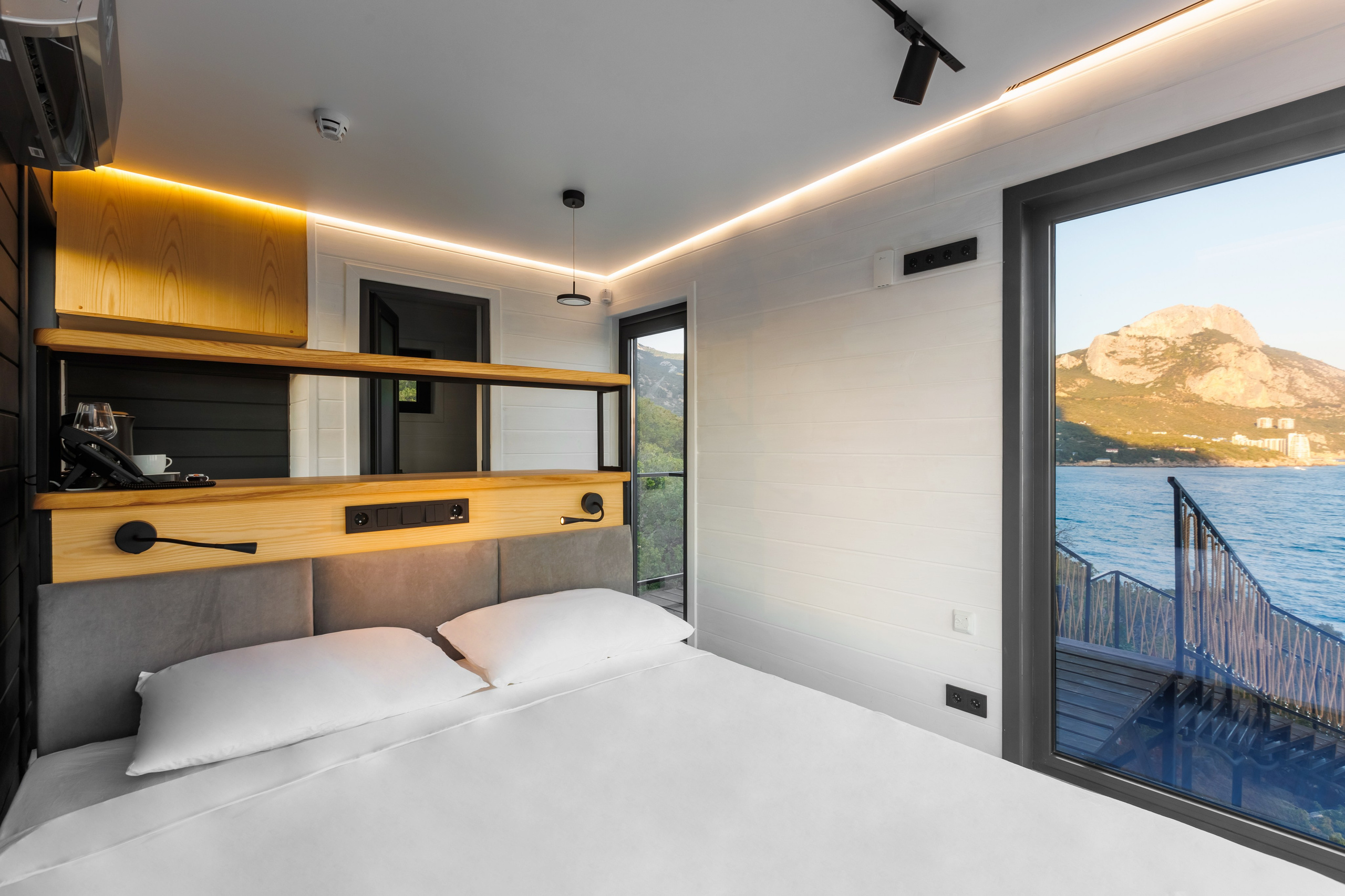 Тропы Батилиман — рекламная фотосъёмка глэмпинга на Южном берегу Крыма. Свадебный фотограф, фотосъемка в Крыму, Севастополе, Симферополе, Ялте