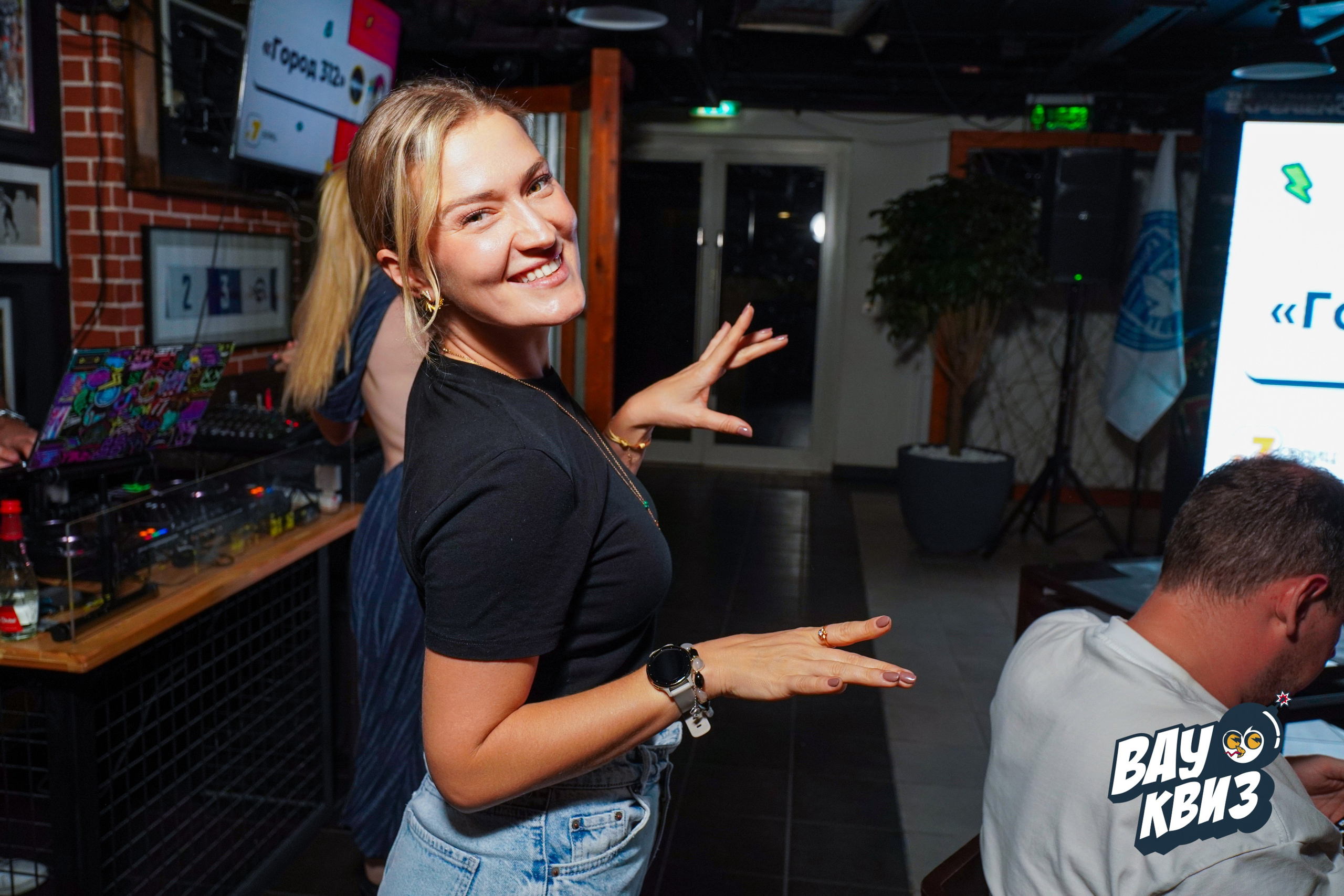 WOW QUIZ DUBAI. Фото | Видео Контент Мишель Ватаманюк