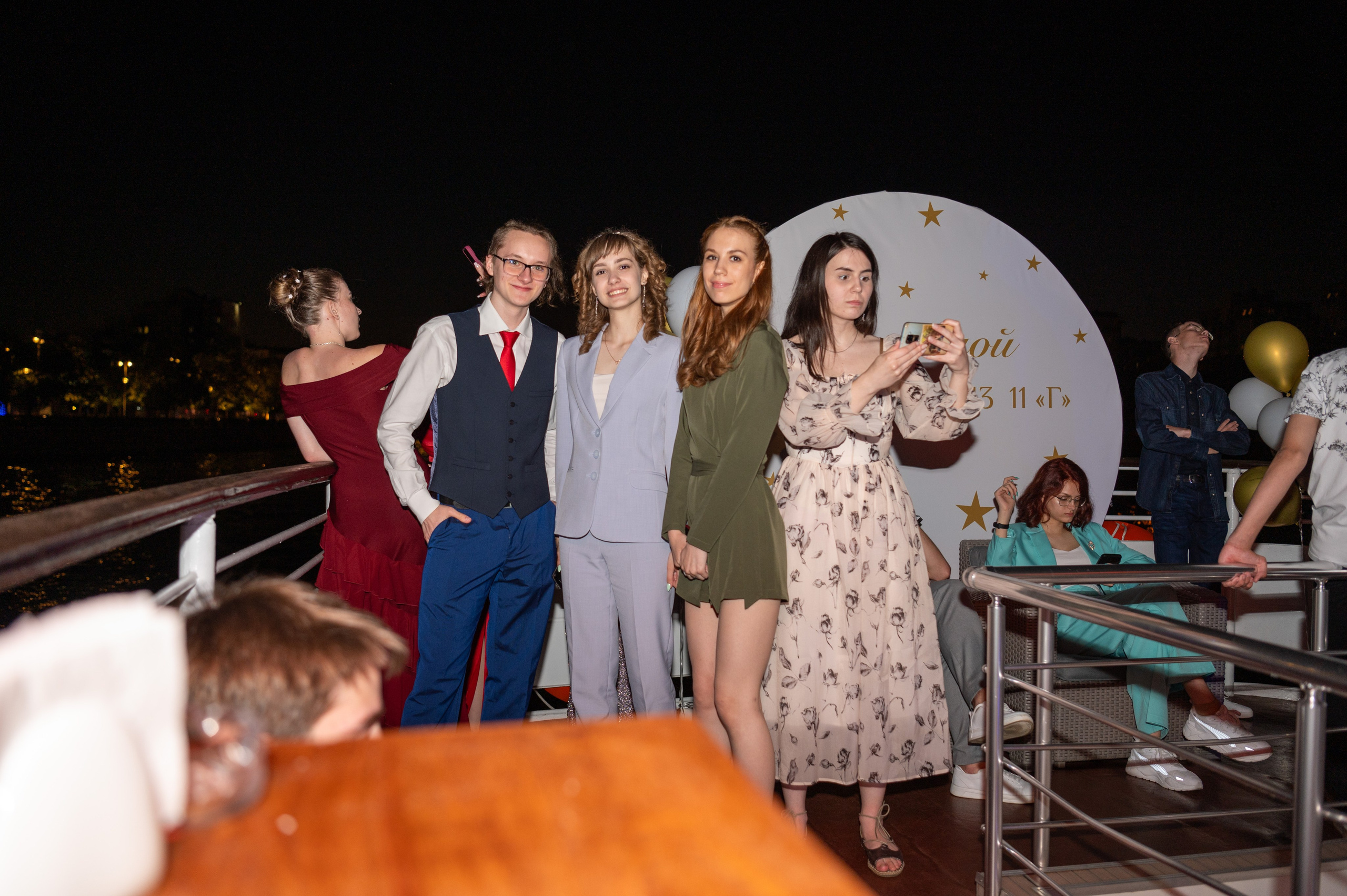 Выпускной вечер 11 класс на теплоходе. Детский и семейный фотограф г. Москва Оксана Катаджи