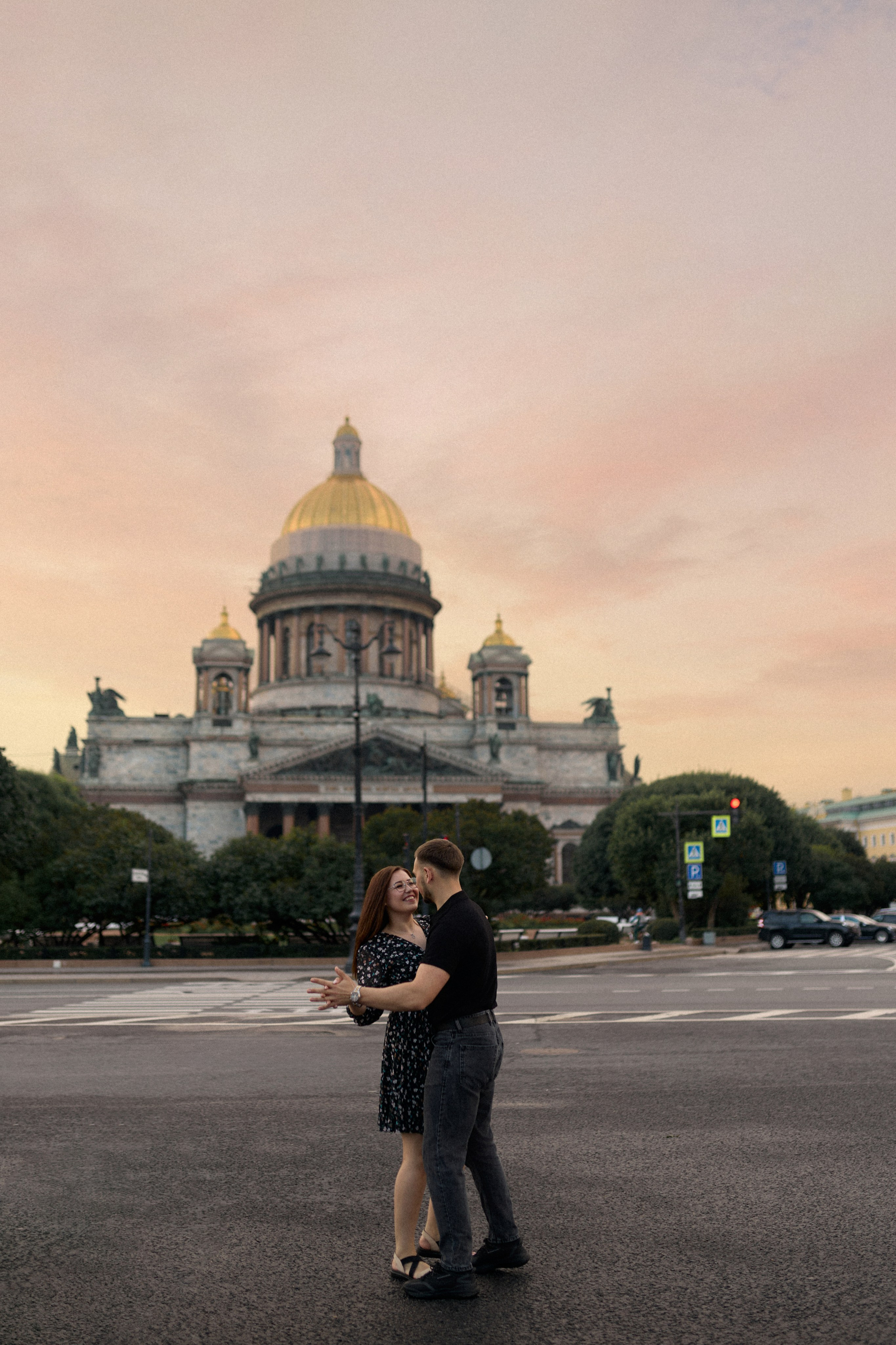 Предложение у Исаакиевского собора. Сестры Карабаза. Фотографы и ретушеры в Москве и Санкт-Петербурге