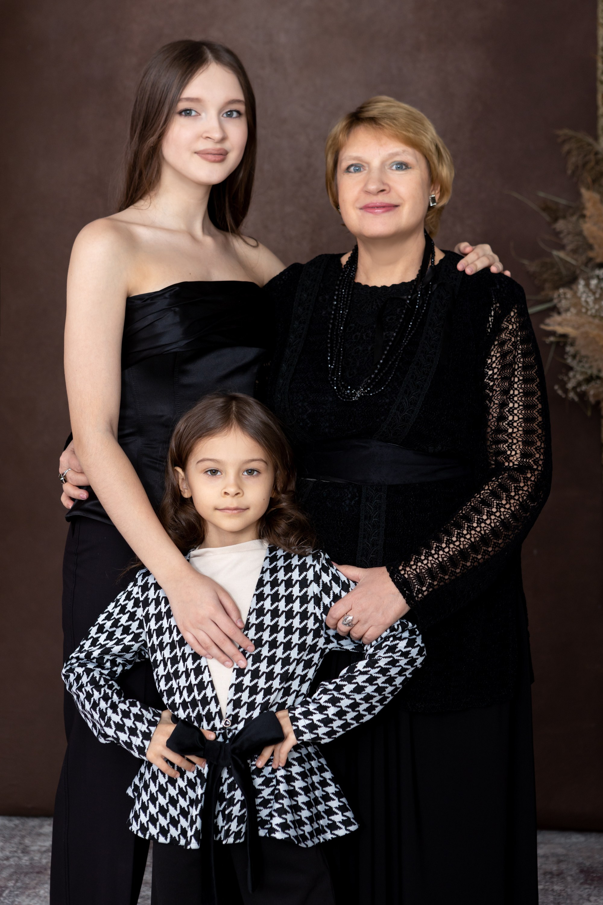 Семейная фотосессия в студии. Фотограф в Оренбурге. Профессиональный фотограф