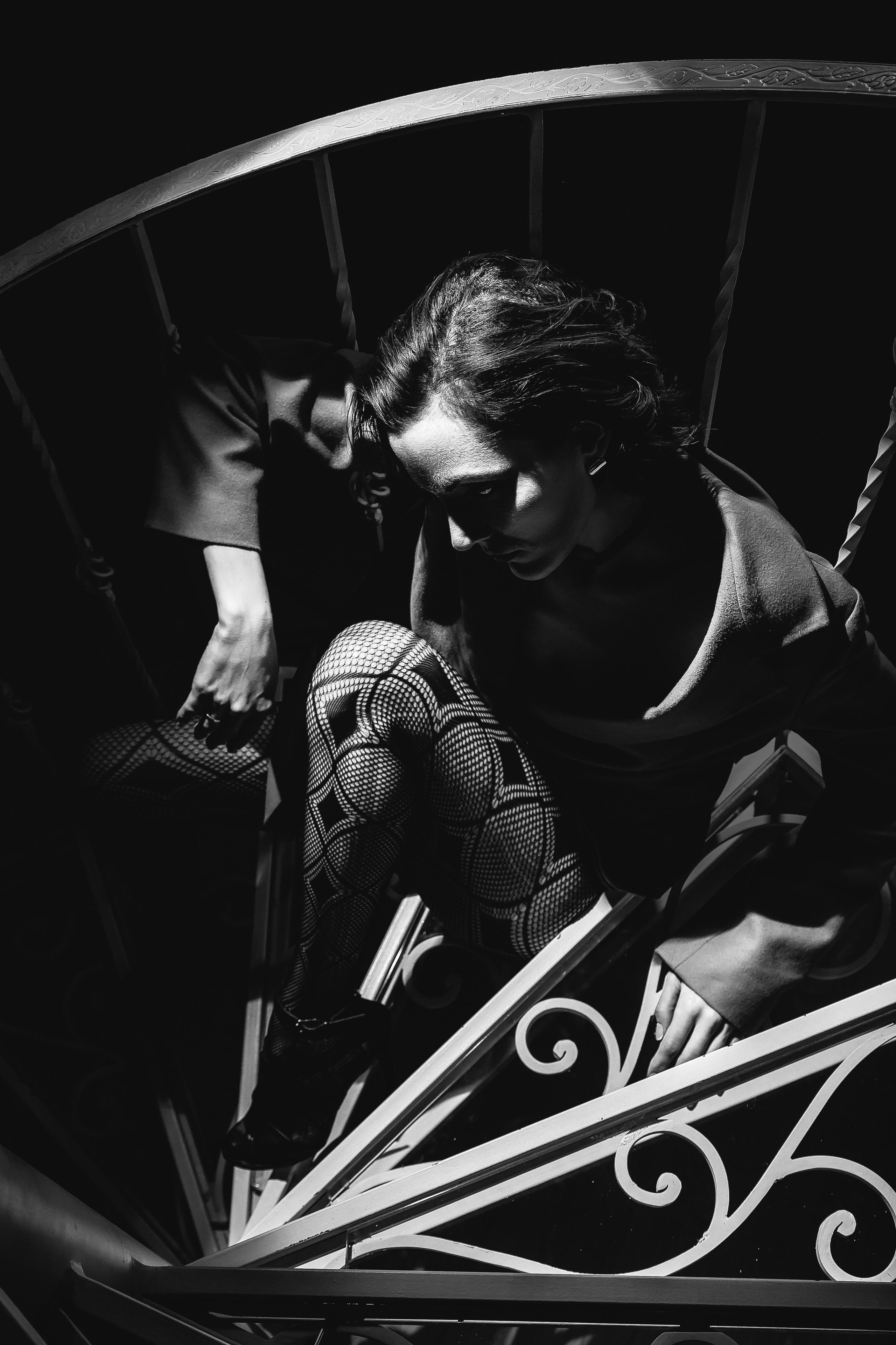 Красное в темном. Портретный и репортажный фотограф. Эмоциональные и откровенные портрет