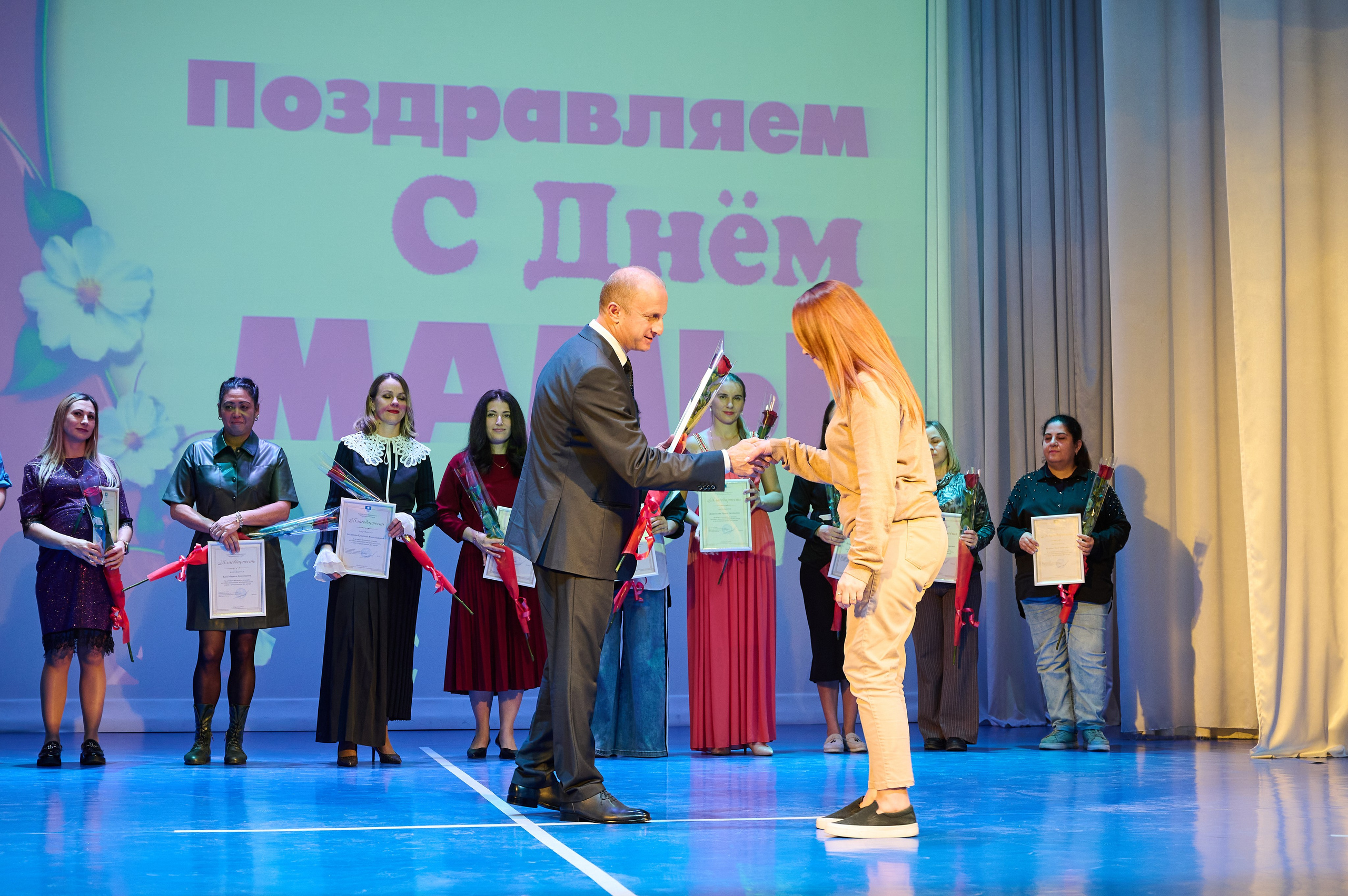 День матери Марьина Роща. Жизнь курорта Кабардинка в фотографиях