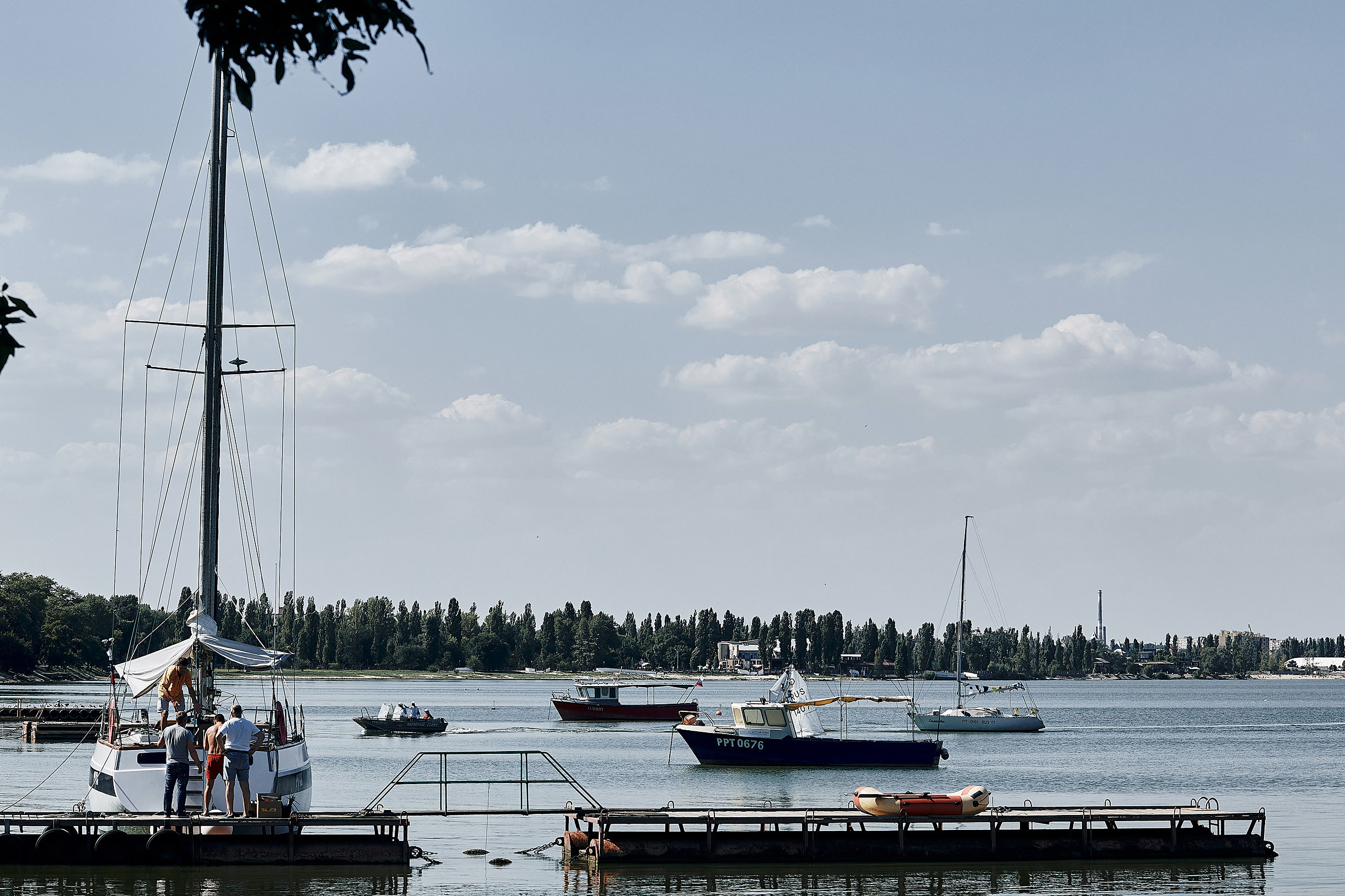 Предсвадебная прогулка на яхте. Свадебный и семейный фотограф Владимир Карамышев