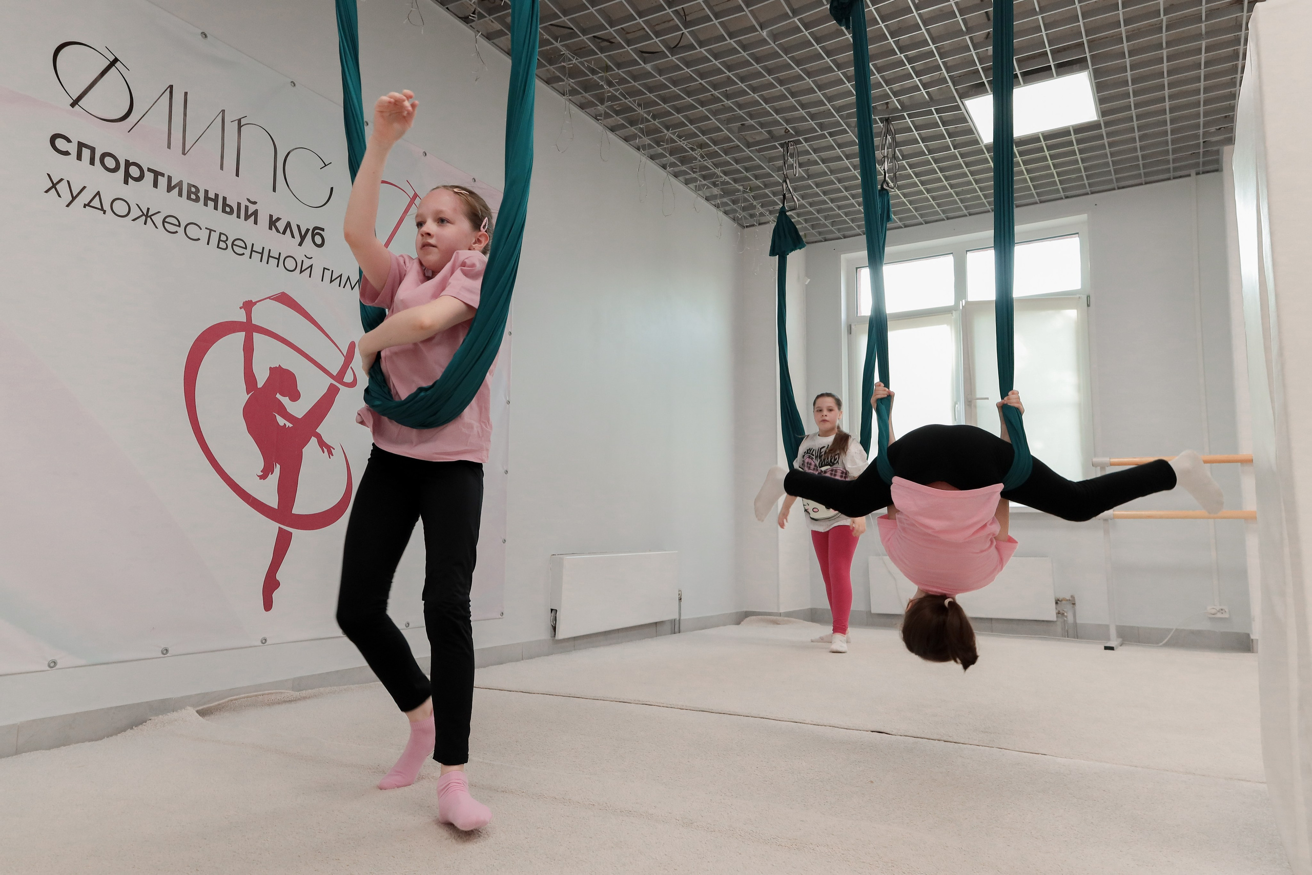 Детская аэройога. Фотограф Надршина Лилия