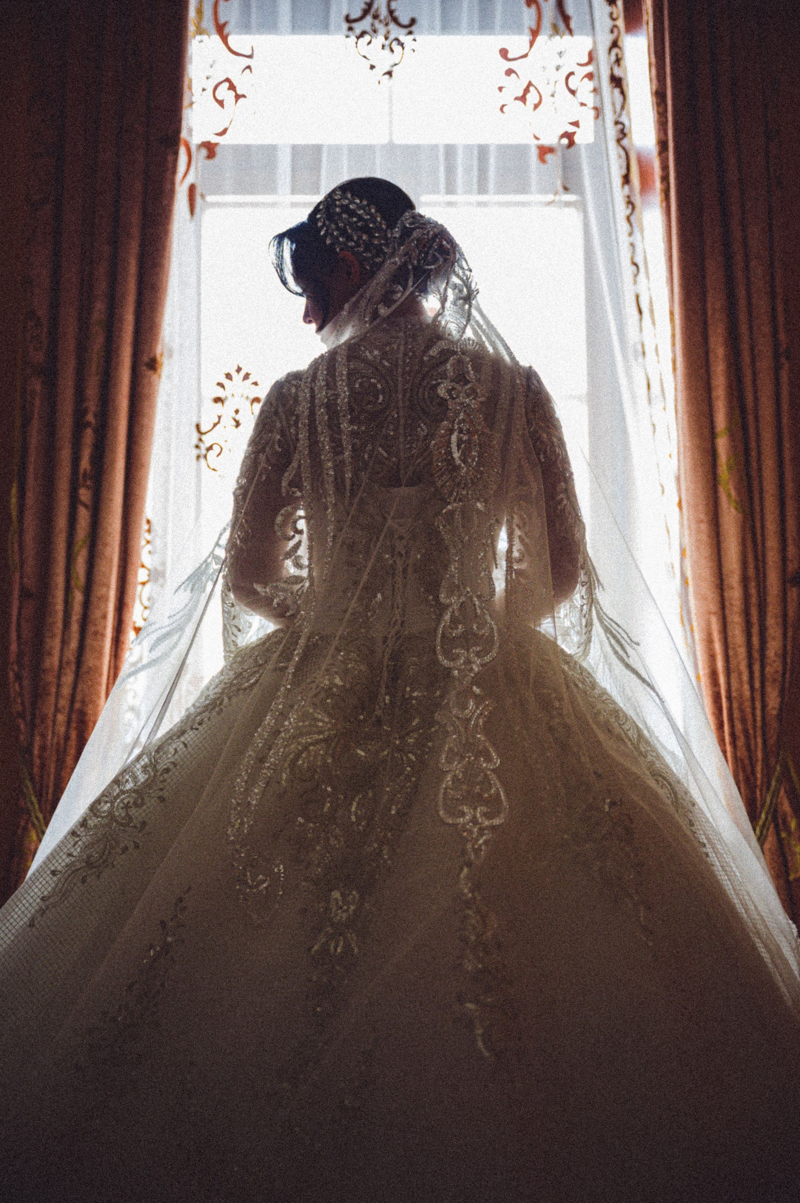 Сборы невесты, первая свадебная съемка. Портретный и репортажный фотограф в Санкт-Петербурге