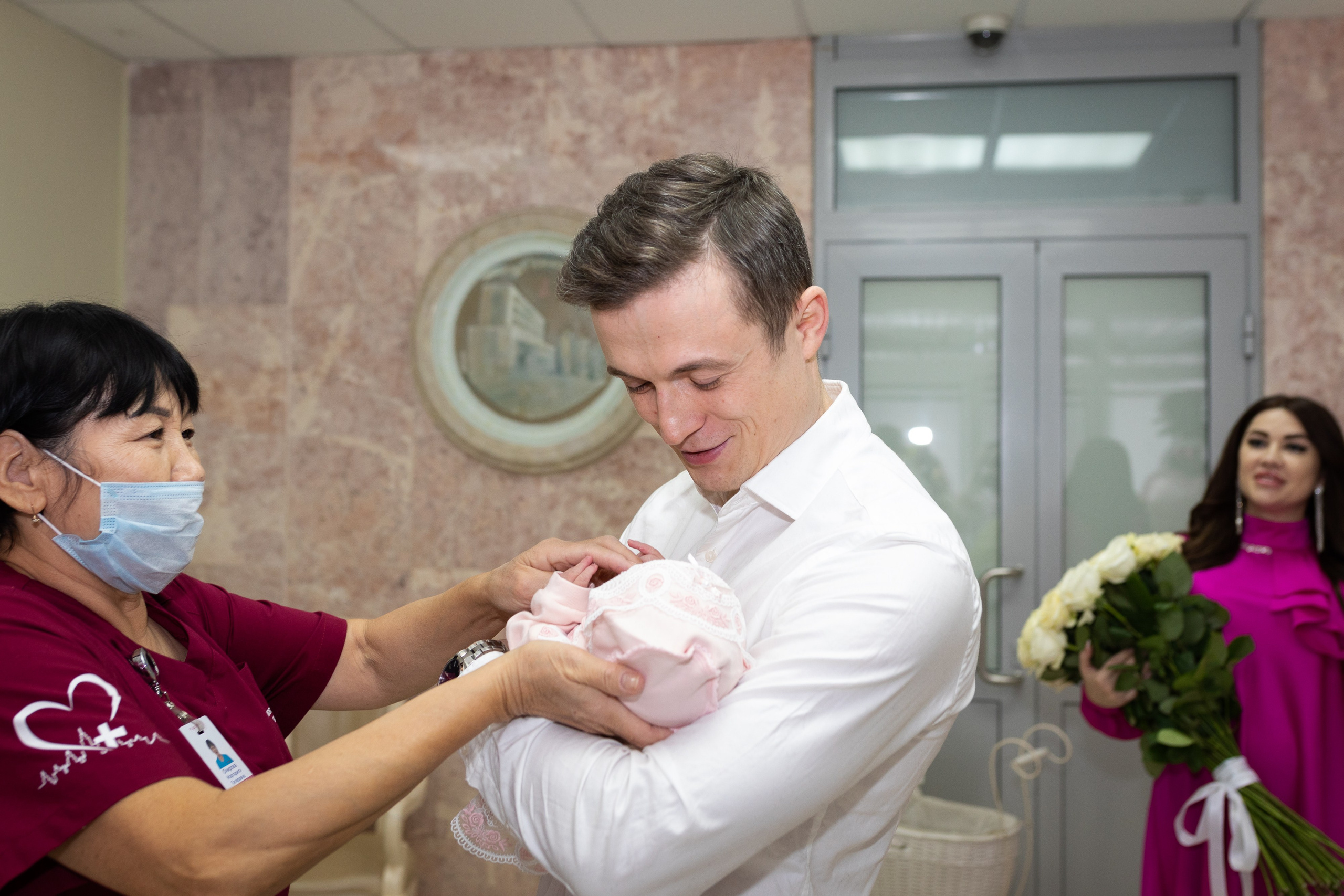 Выписка из роддома. ФОТОГРАФ НА ГОДИК, БЕРЕМЕННОСТИ, НОВОРОЖДЕННЫХ, КРЕЩЕНИЯ МОСКВА