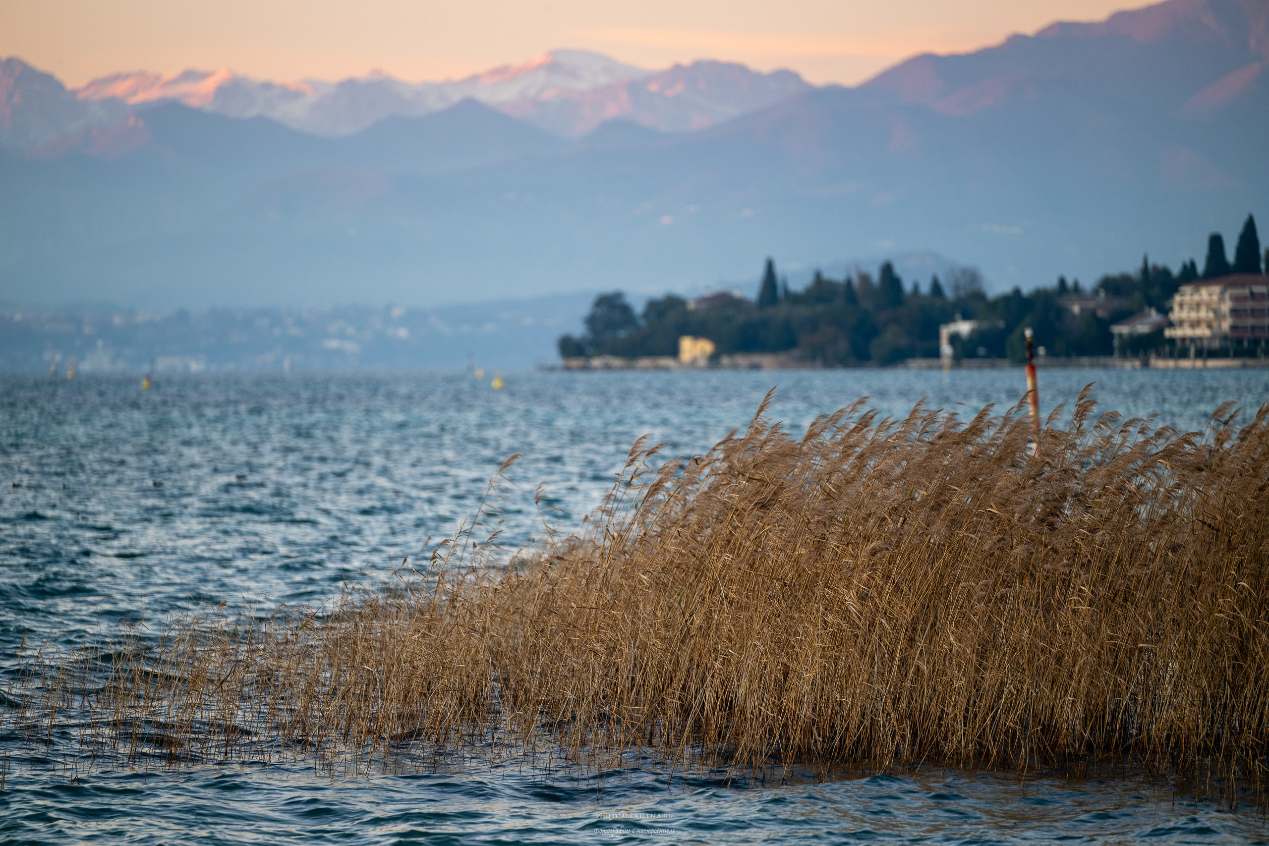 Сирмионе-очаровательный городок на озере Гарда. Авторские стильные фотокартины