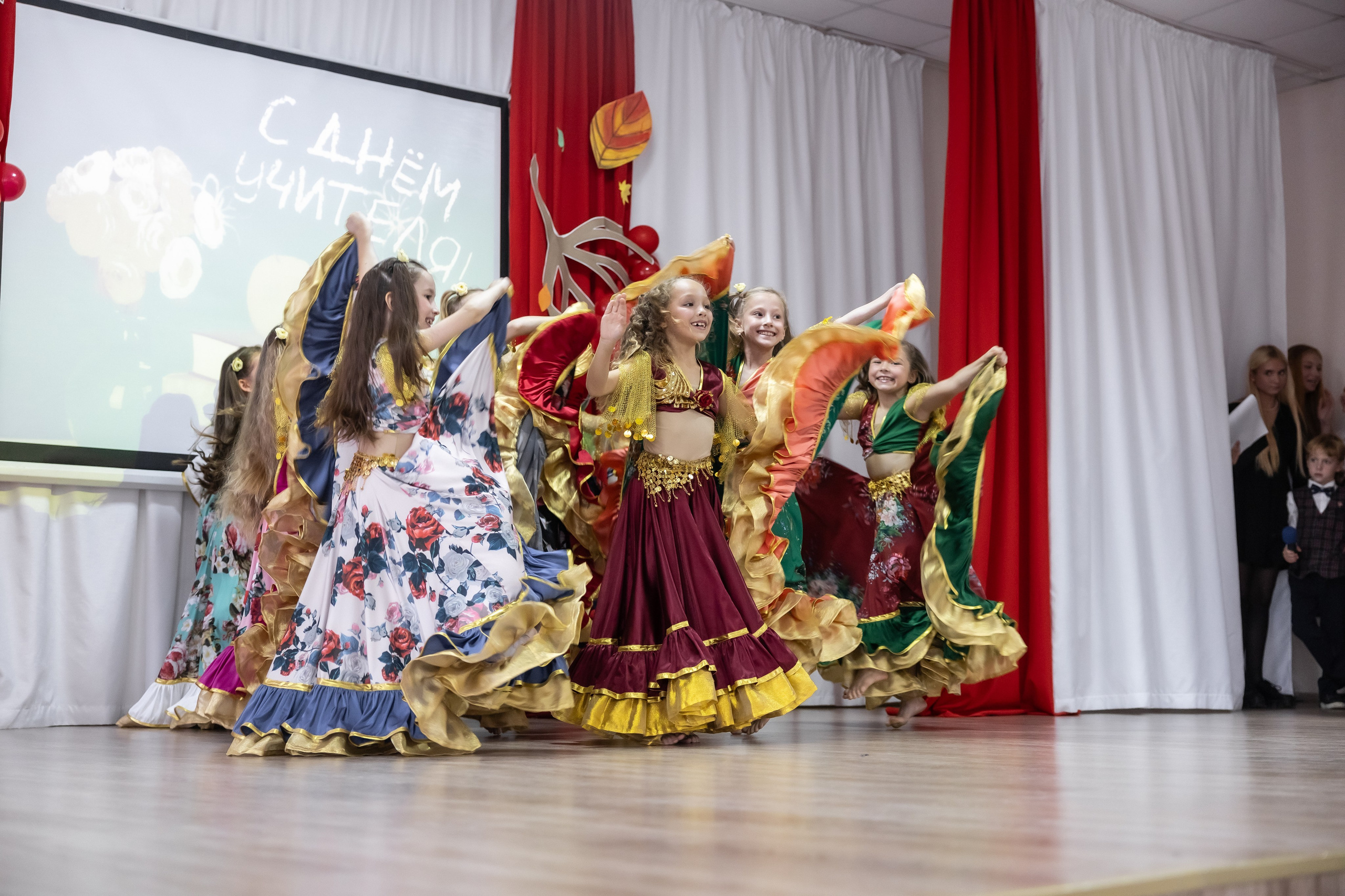 День учителя. Школа 31. Октябрь 2024. Свадебный и Семейный фотограф г. Ижевск Гульназ Солдатова. Гульназ фото