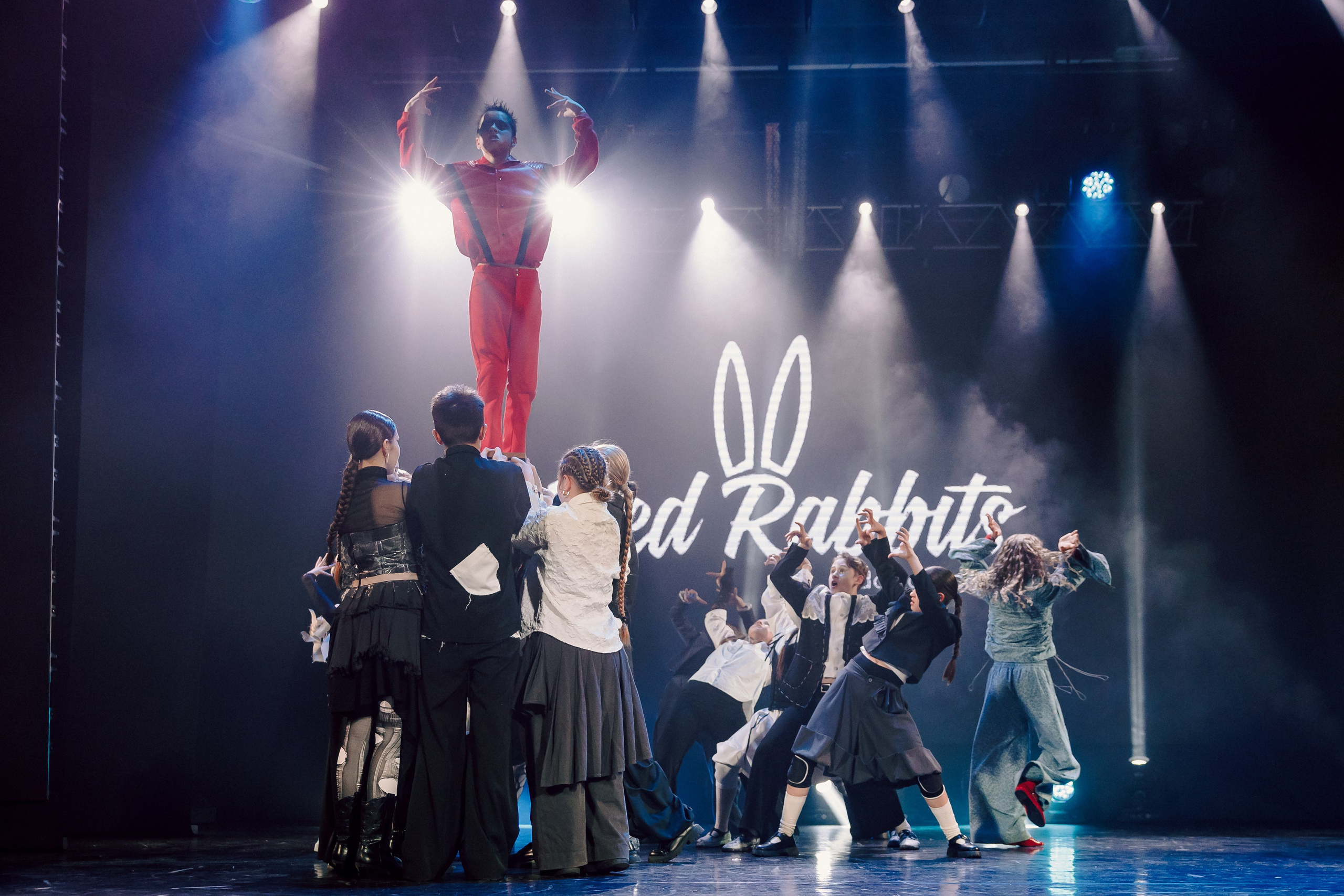 Отчётный концерт танцевальной школы «Red Rabbits» 2025. Лёшка Варзегов — фотограф