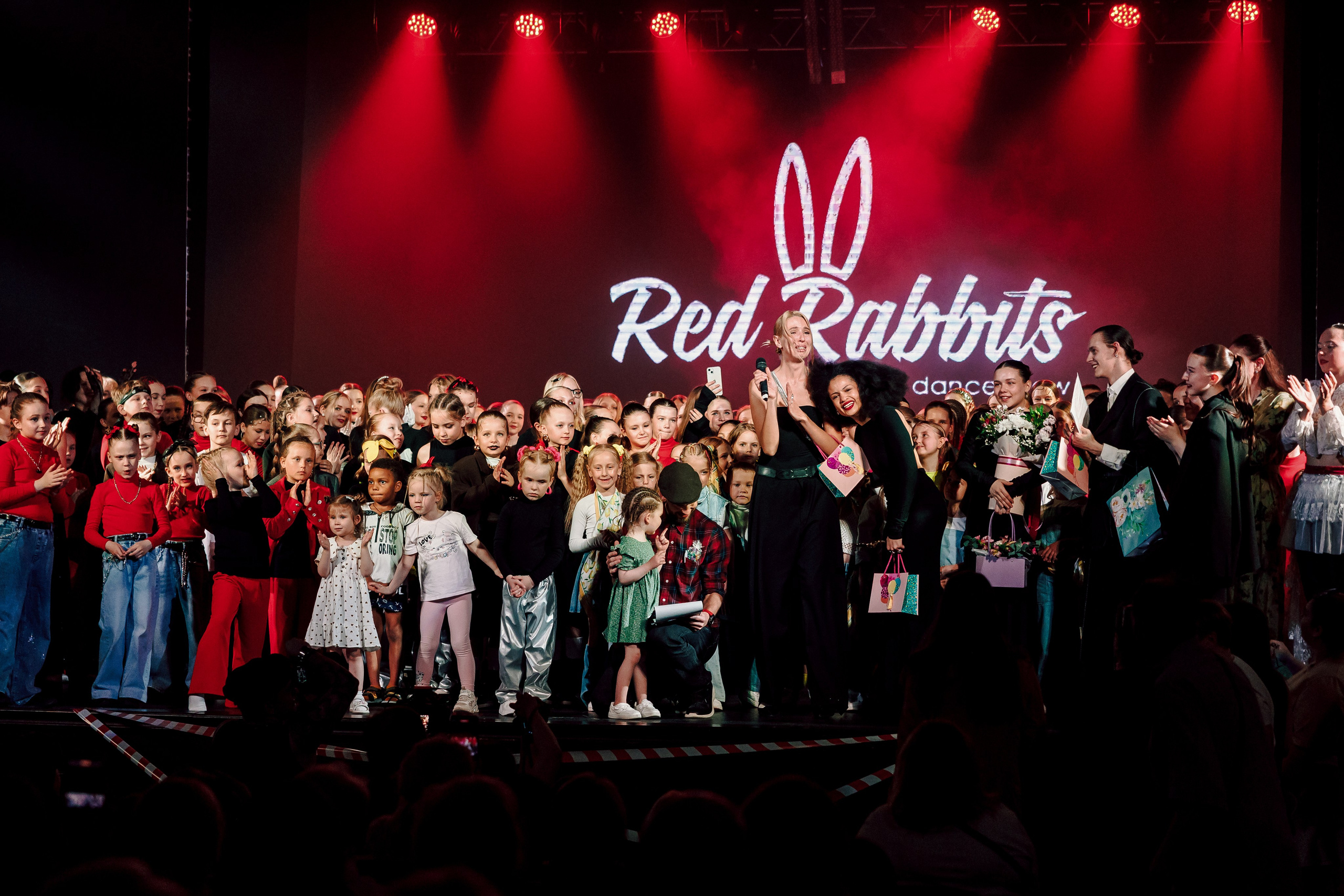 Отчётный концерт танцевальной школы «Red Rabbits» 2025. Лёшка Варзегов — фотограф