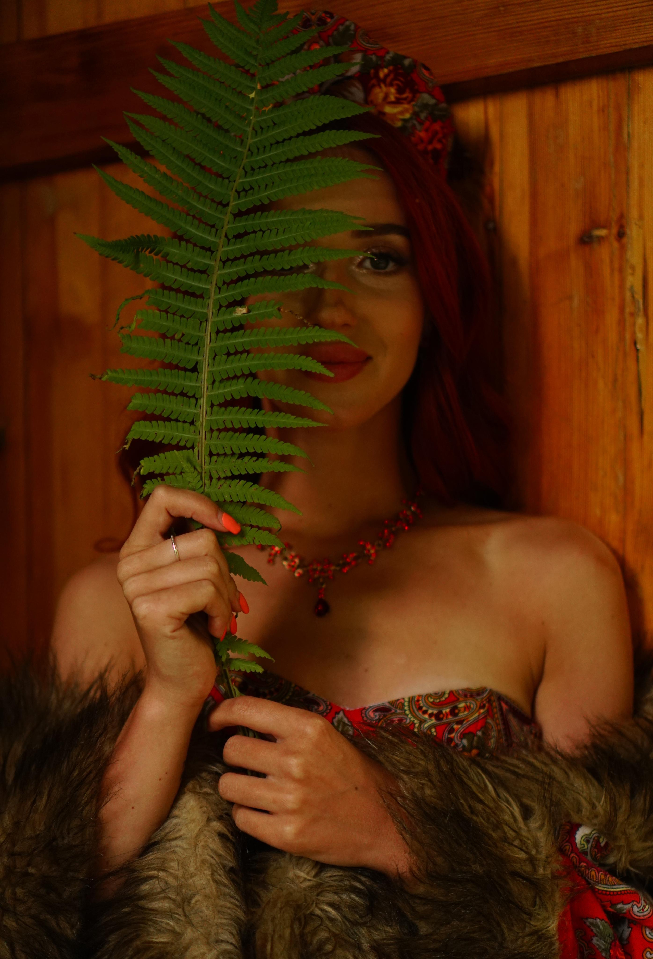 Царевна Татьяна в красном платье