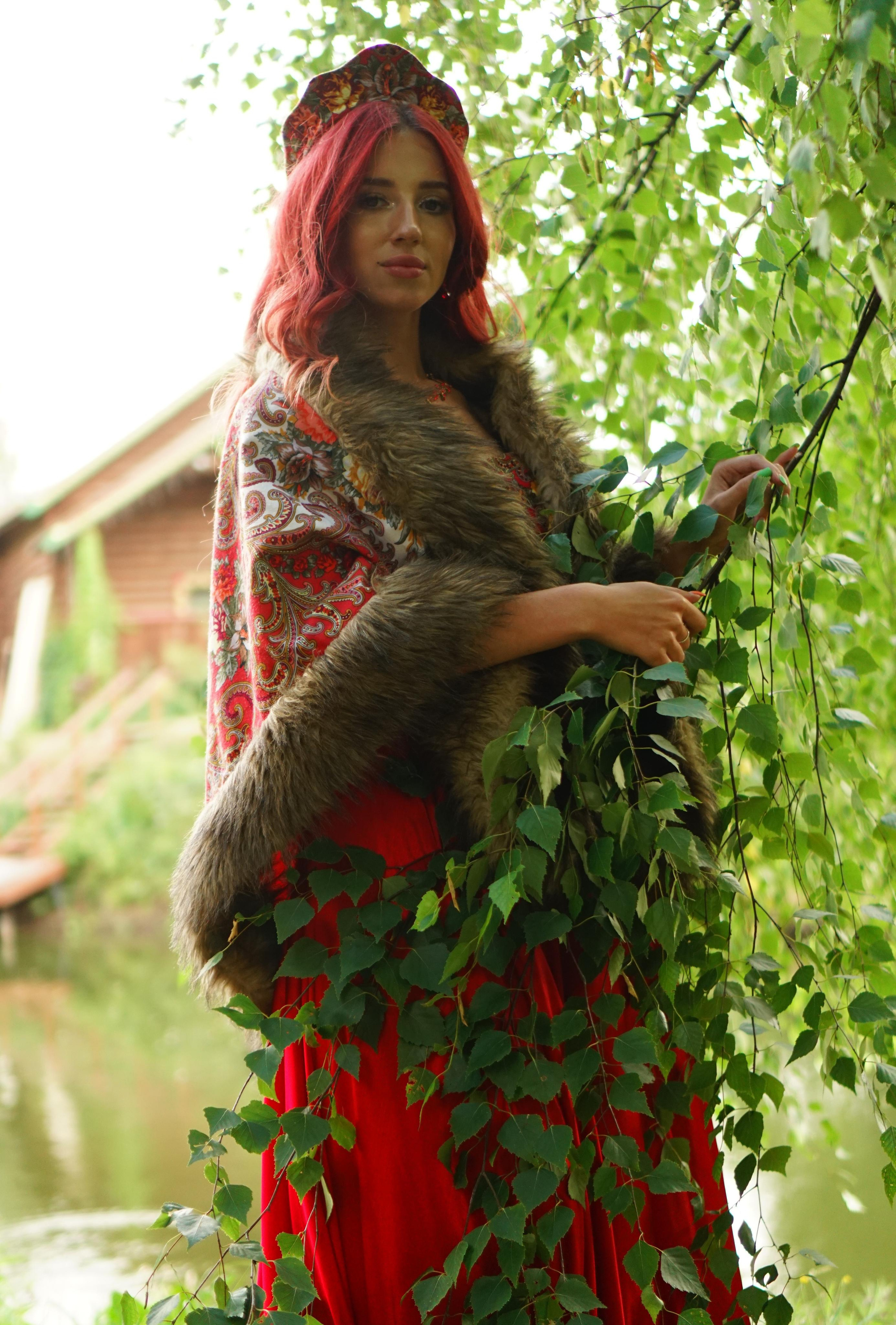 Царевна Татьяна в красном платье