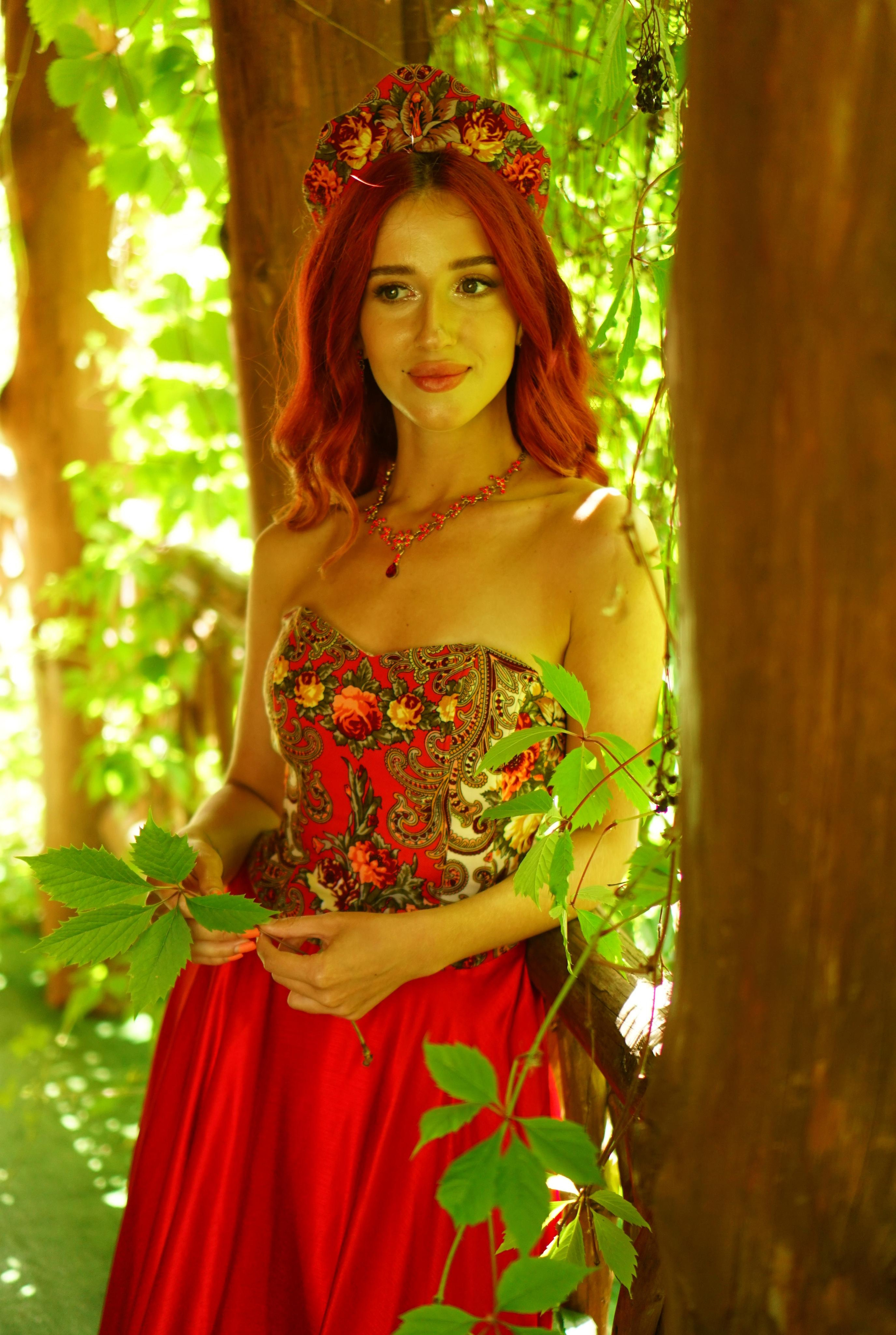 Царевна Татьяна в красном платье