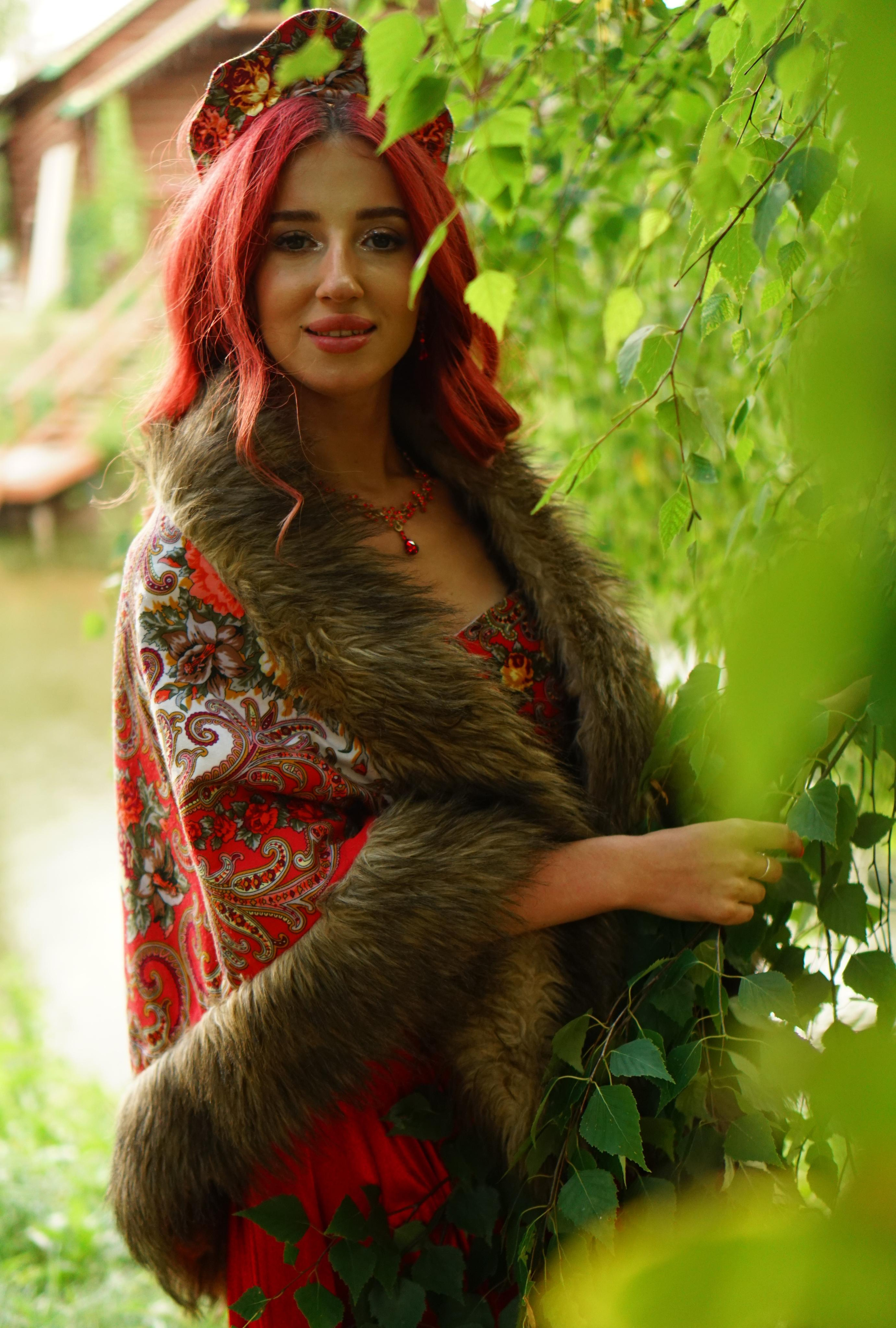 Царевна Татьяна в красном платье