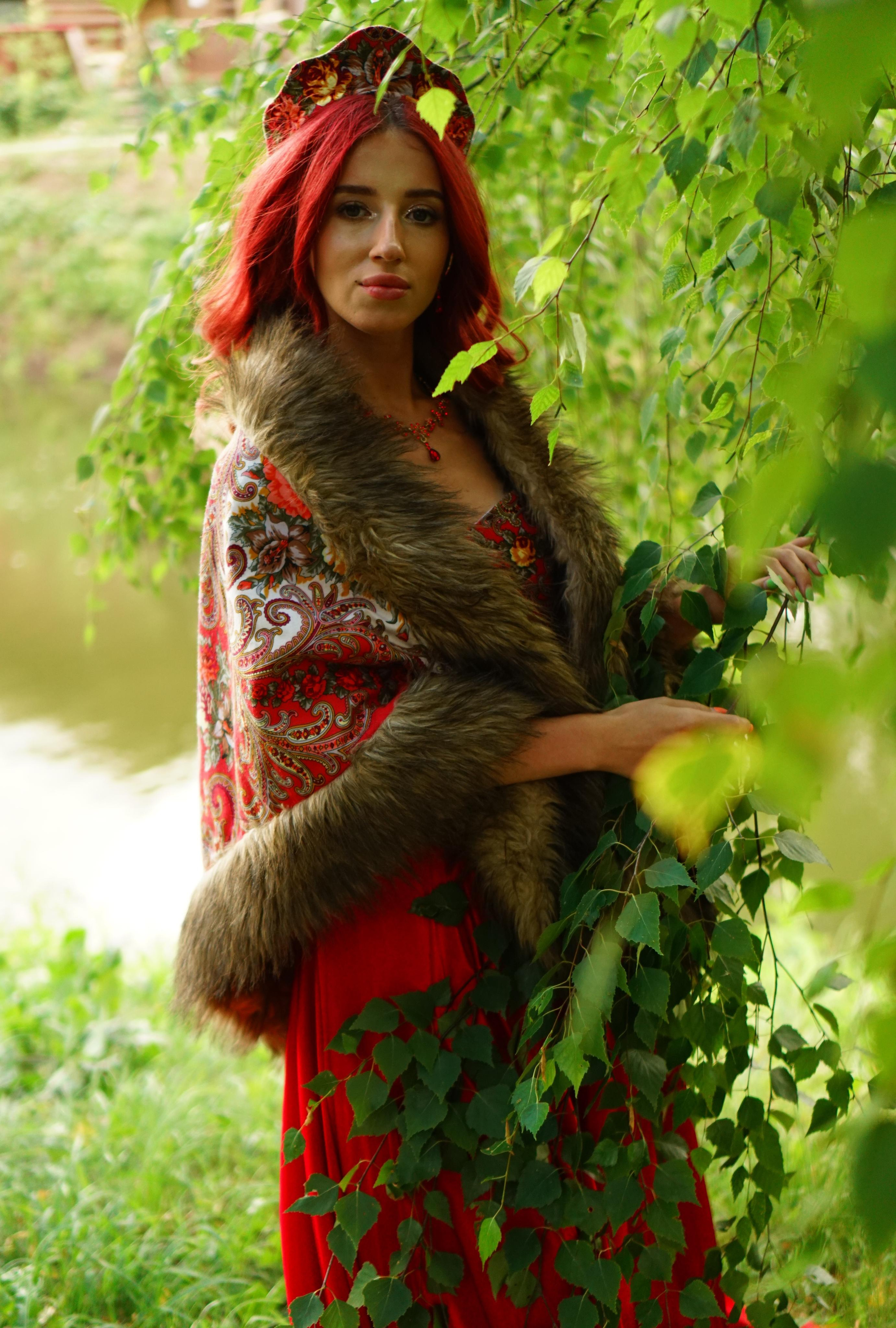 Царевна Татьяна в красном платье