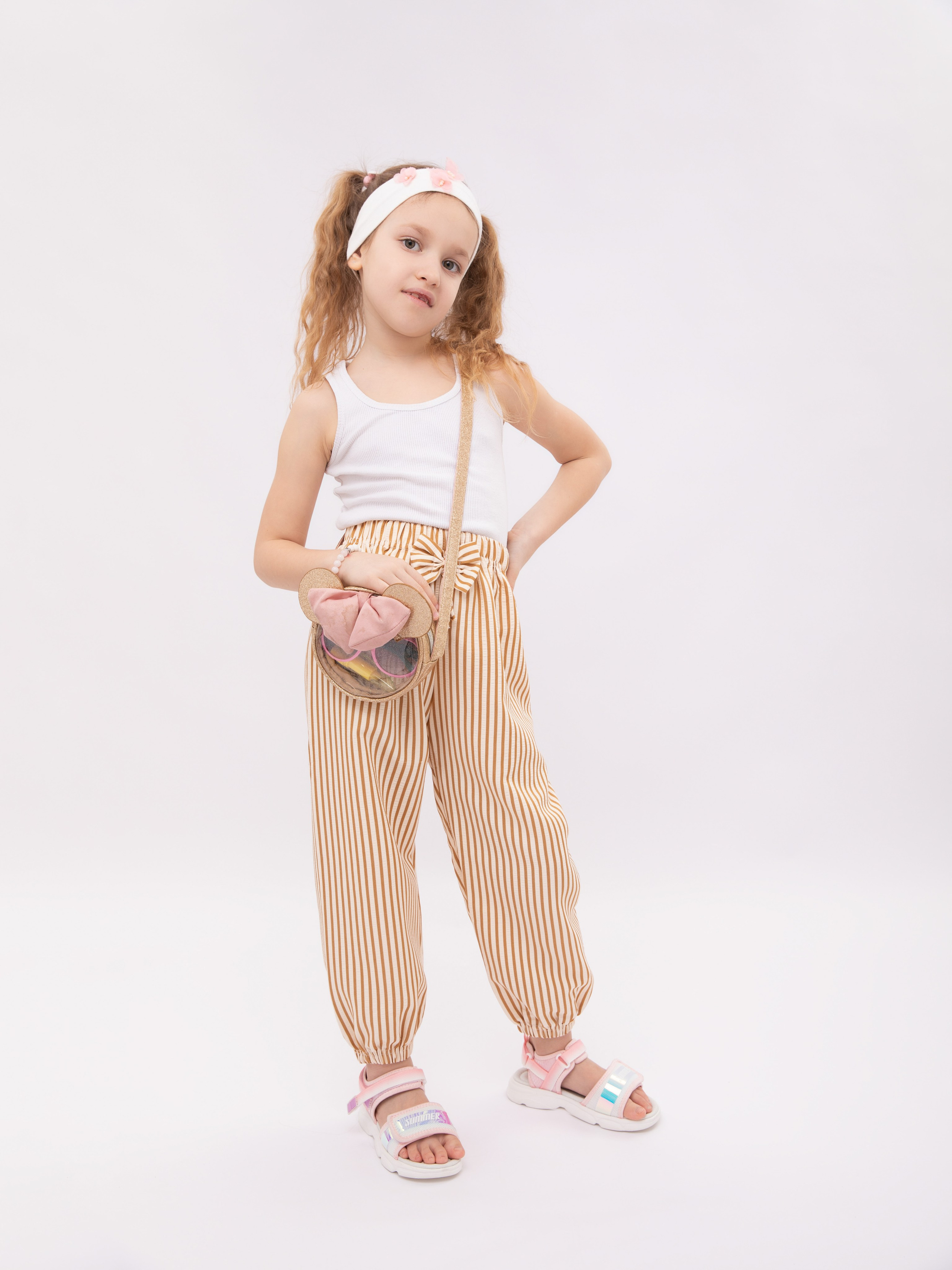 Детские летние брюки. Фотостудия предметной и модельной съёмки для маркетплейсов