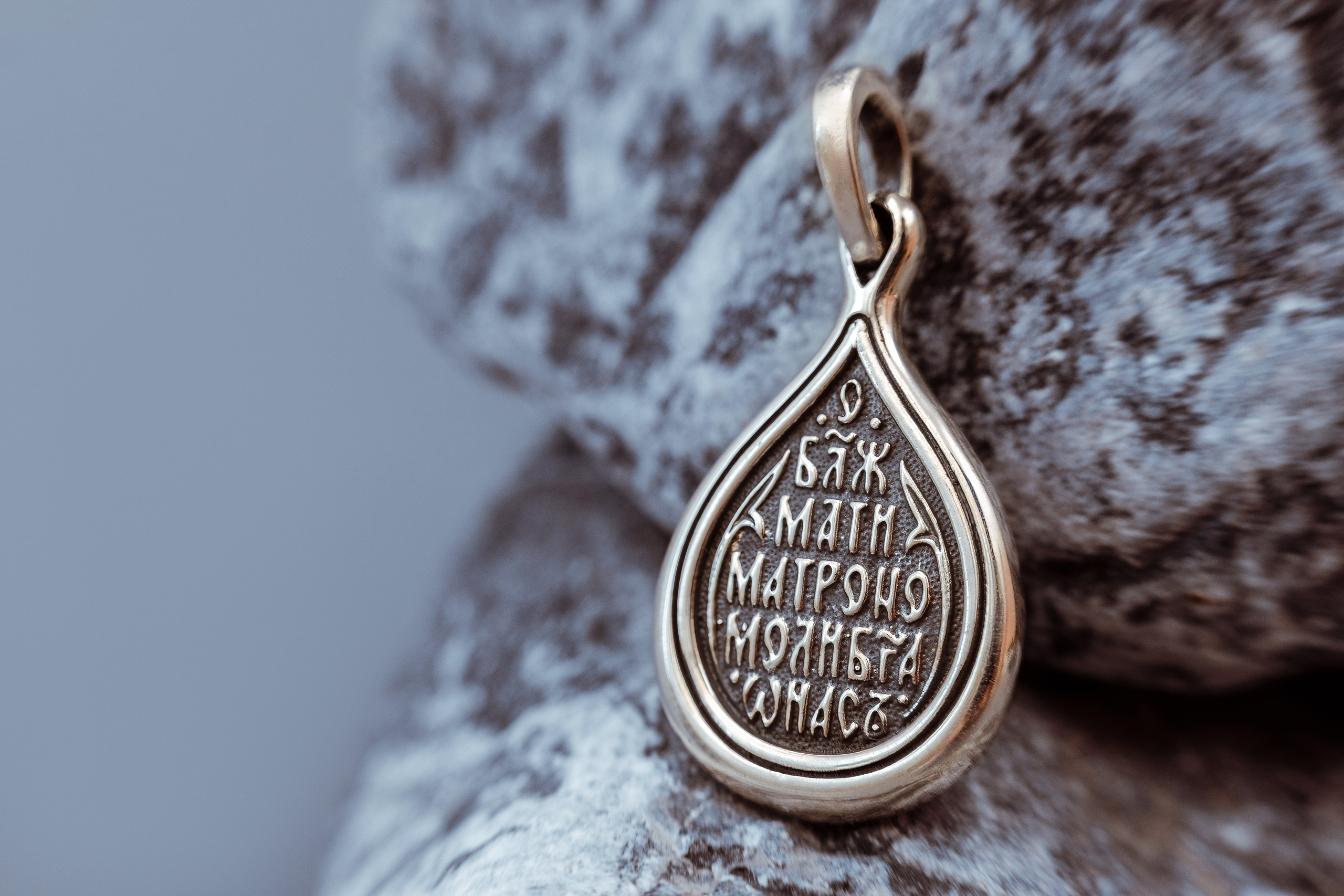 Съемка серебряных украшений в Санкт-Петербурге. Фотосессия для маркетплейсов