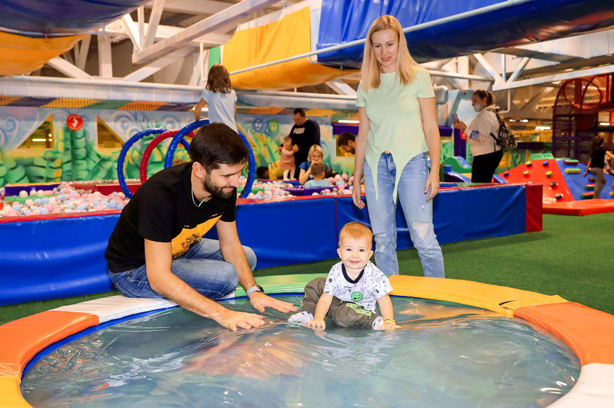 Первый тортик в детском центре. Семейный Фотограф в Москве Евгения Симоненко
