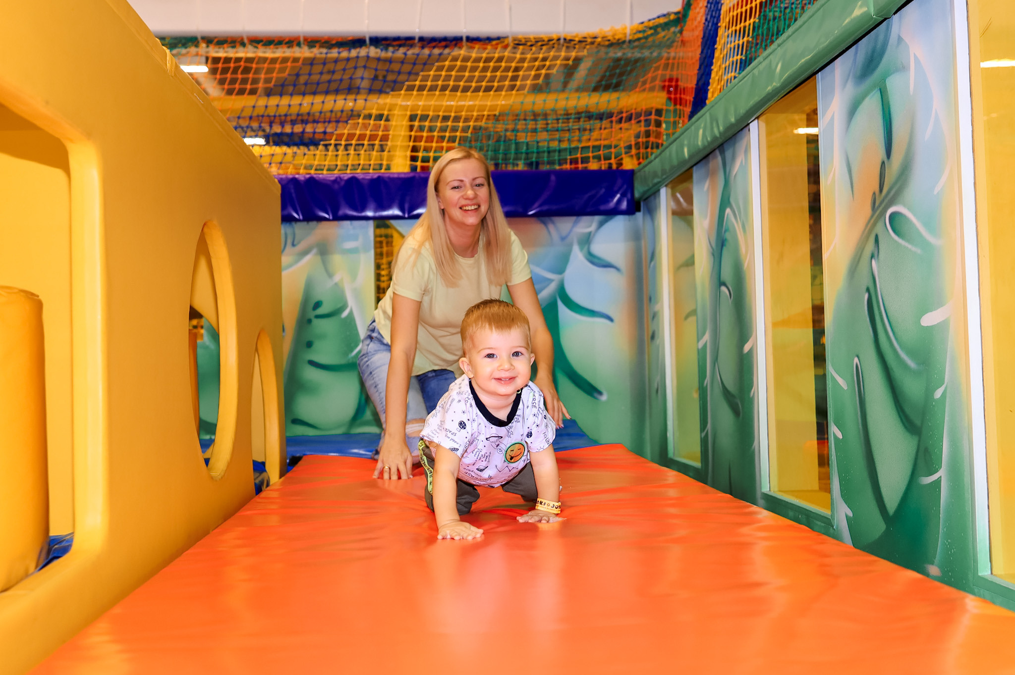 Первый тортик в детском центре. Семейный Фотограф в Москве Евгения Симоненко