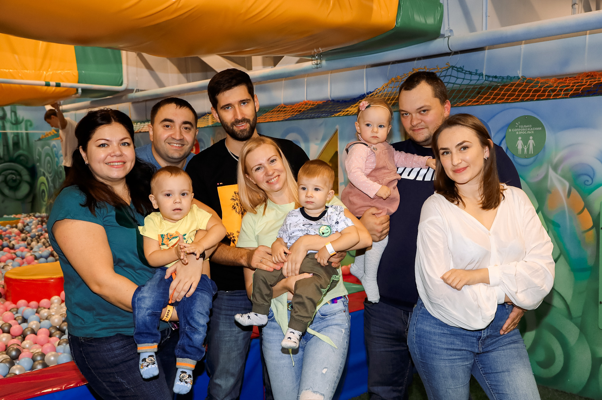 Первый тортик в детском центре. Семейный Фотограф в Москве Евгения Симоненко