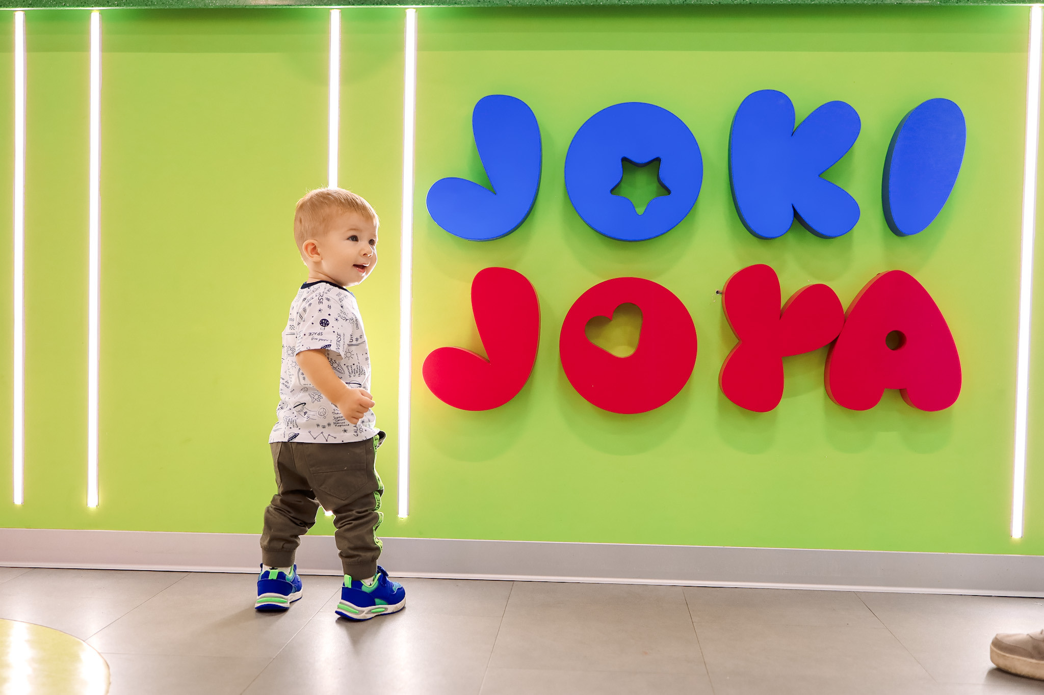 Первый тортик в детском центре. Семейный Фотограф в Москве Евгения Симоненко