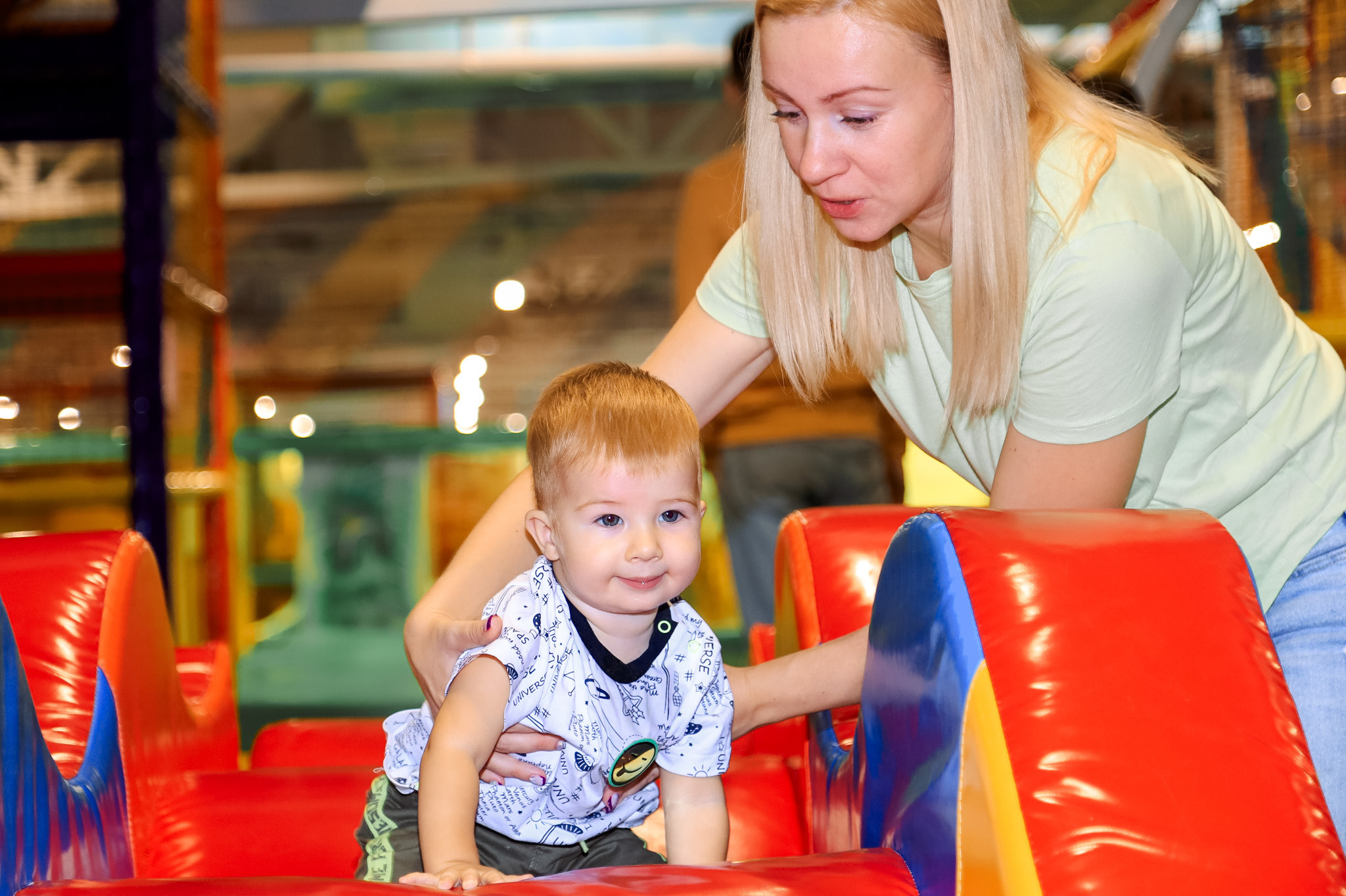 Первый тортик в детском центре. Семейный Фотограф в Москве Евгения Симоненко