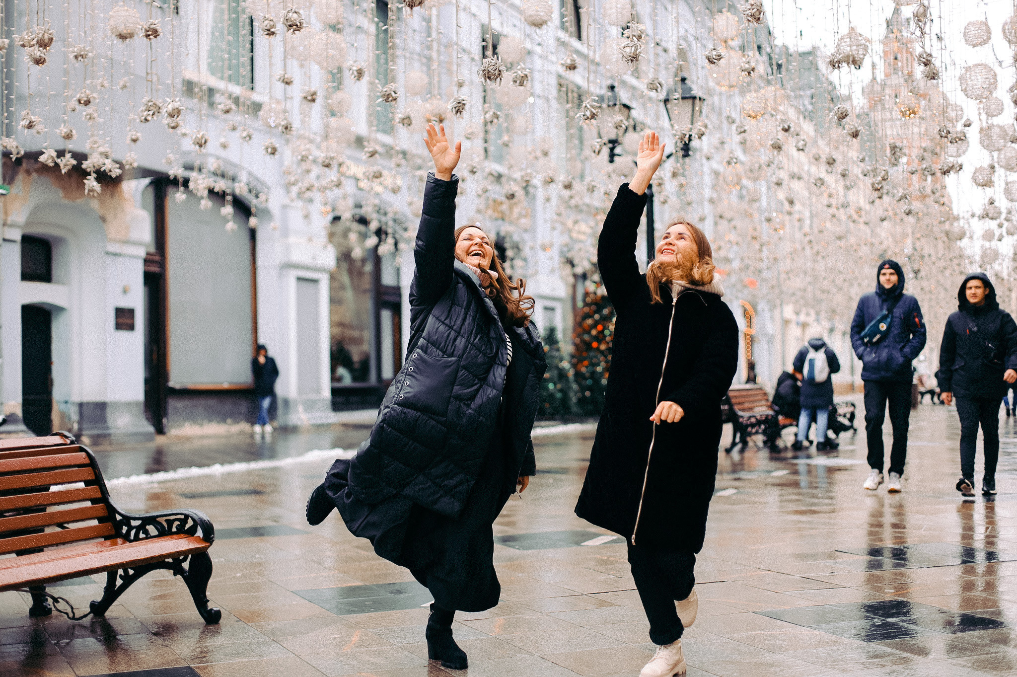 Евгения и Юлия прогулка по центру Москвы. Семейный Фотограф в Москве Евгения Симоненко