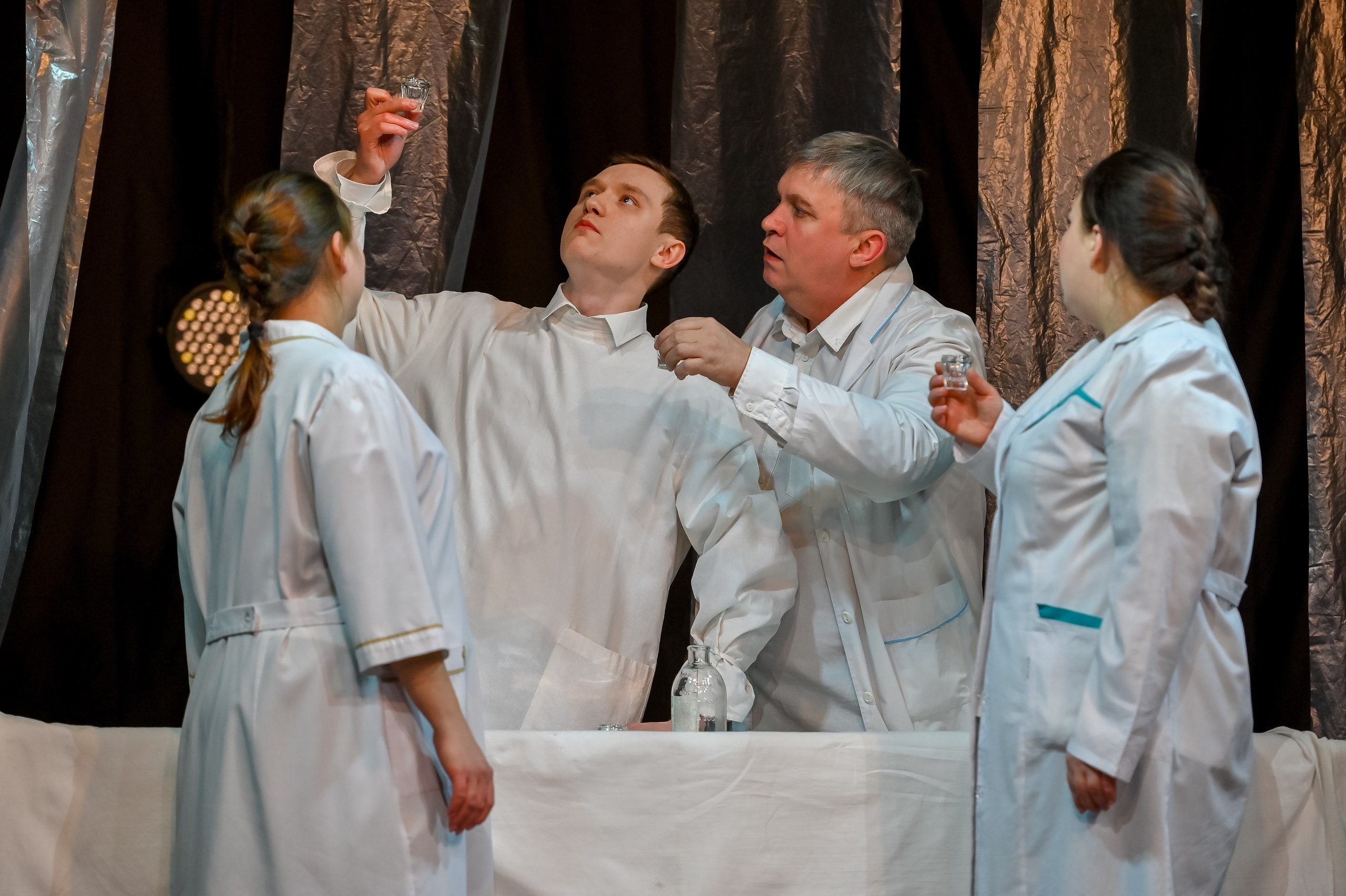 «Записки юного врача» в Театре Артиста 01.03.2024. Репортажный профессиональный фотограф-любитель