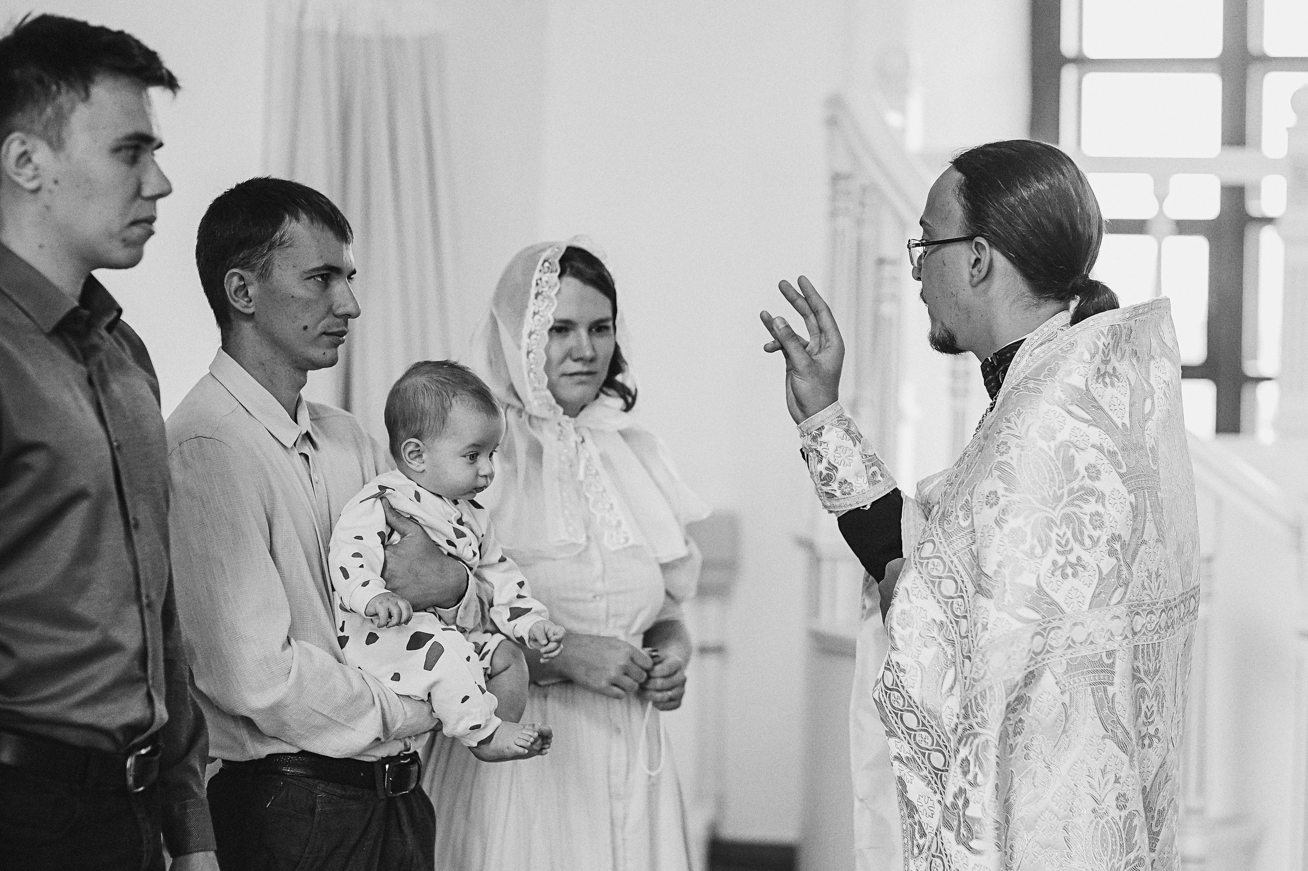 Крещение церковь около моста влюбленных. Семейный фотограф Тюмень, фотограф на роды Салмина Мария