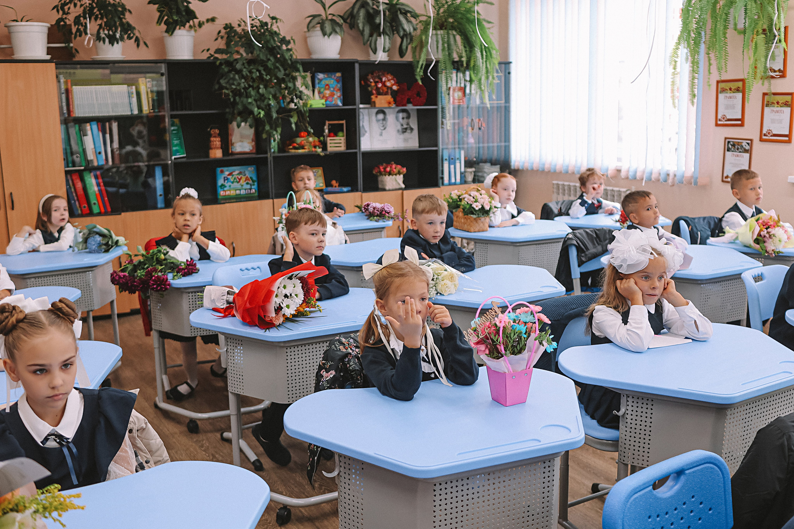 1 сентября линейка+кл час+портреты. Семейный фотограф Тюмень, фотограф на роды Салмина Мария