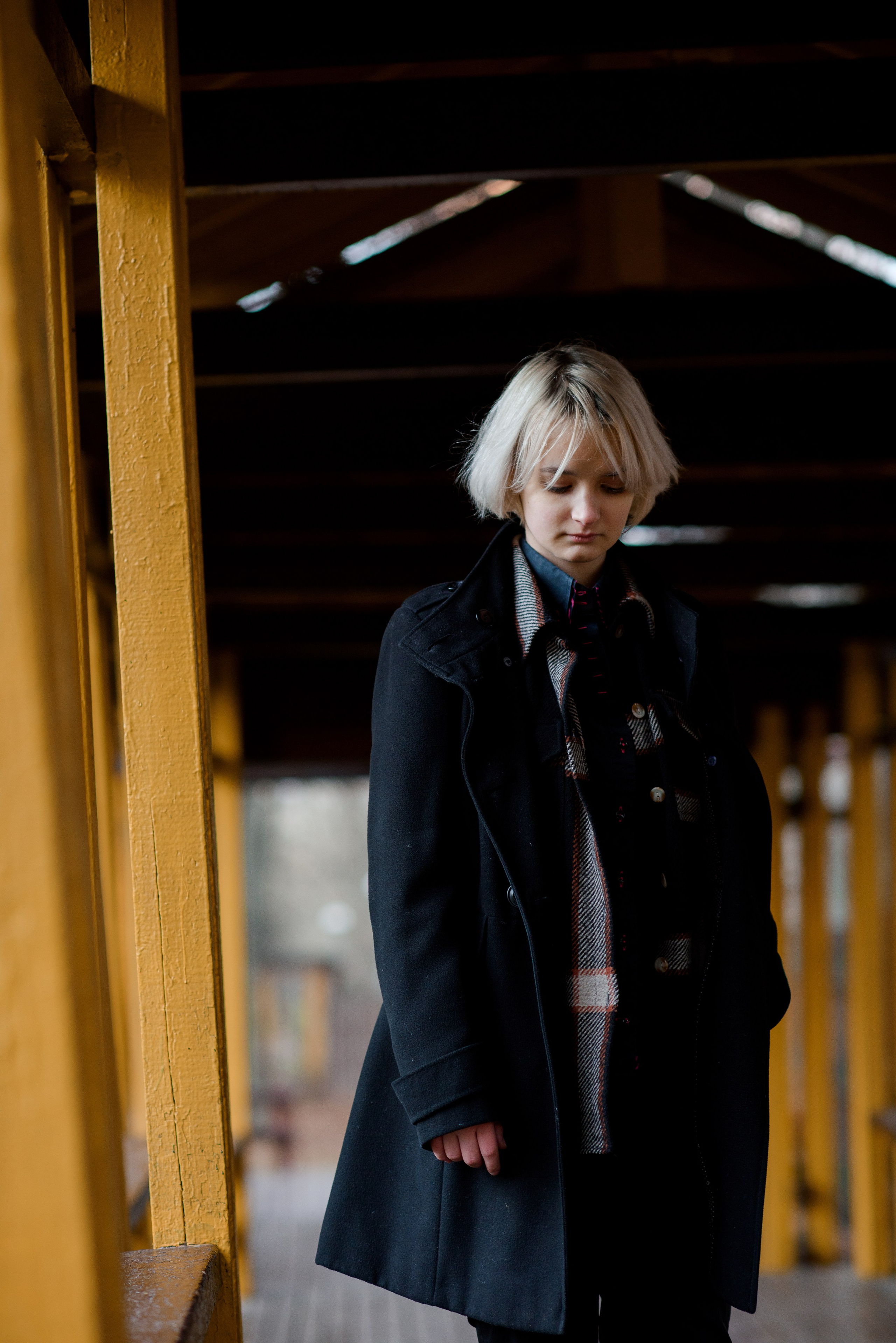 Фотосессия девочки подростка в осеннем саду. Главная