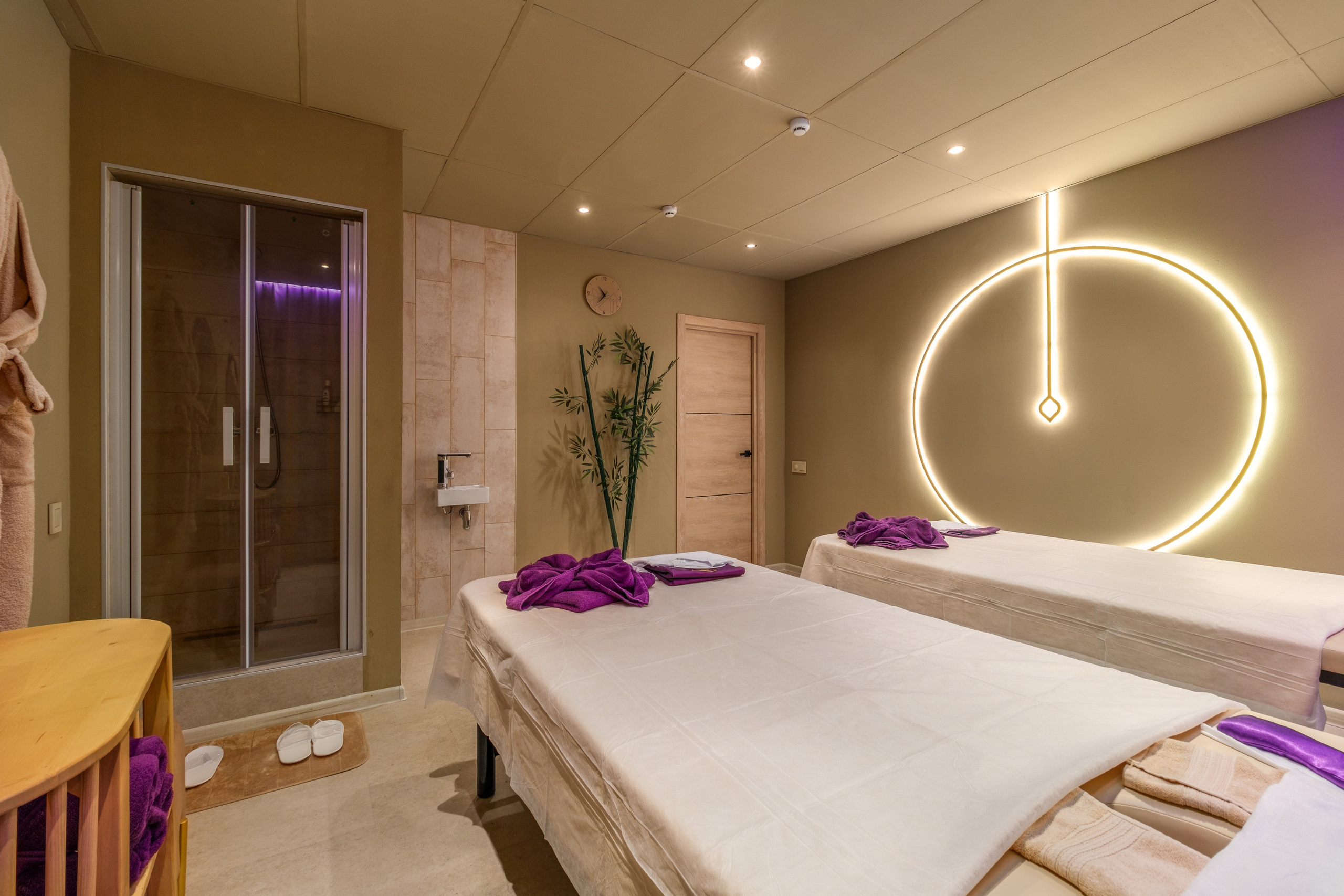 Интерьерная фотосъёмка SPA-салона Тайрай