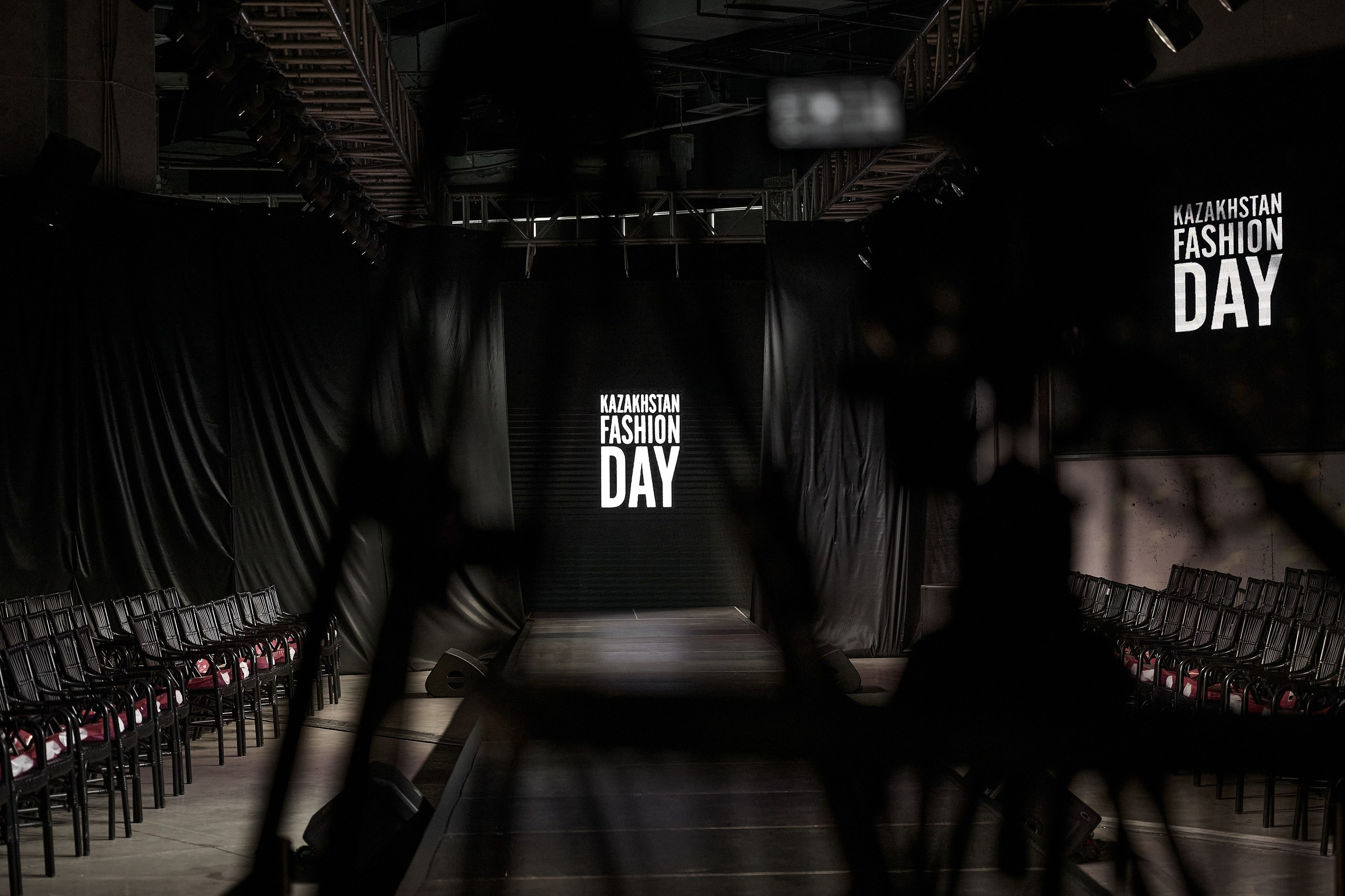 Kazakhstan fashion day 2025. Backstage. Дима Бабушкин. Фотограф. Подиум. Репортаж. Творчество. Дорого