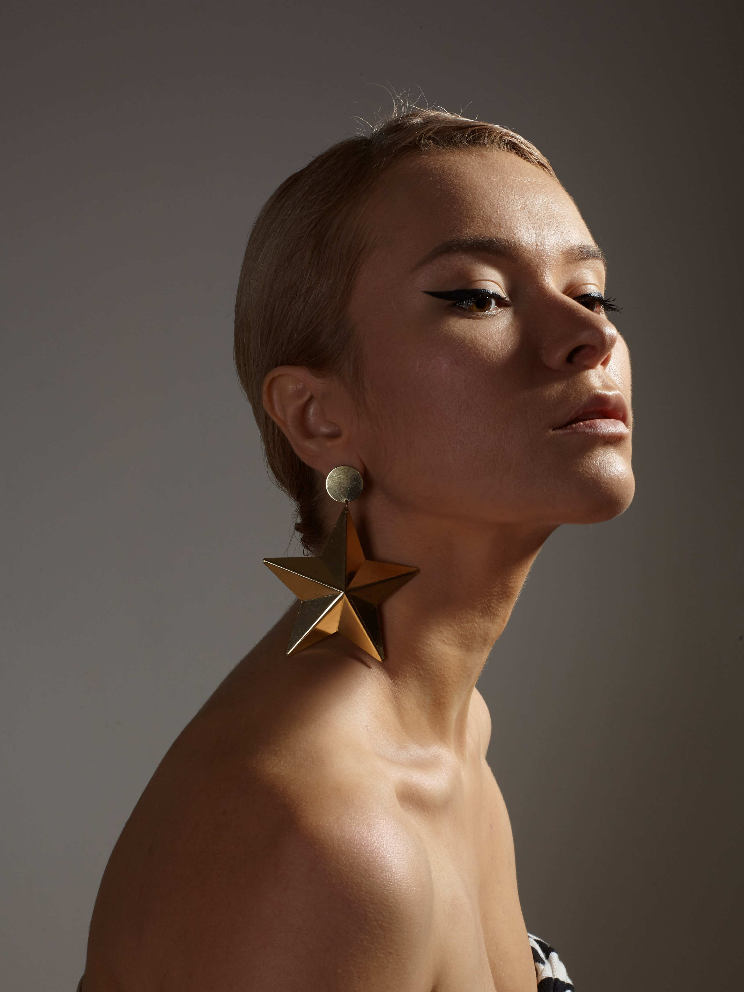 High-End Retouching Portfolio | Marina Frost. Marina Frost | Beauty & Fashion Photographer & Retoucher and AI Artist