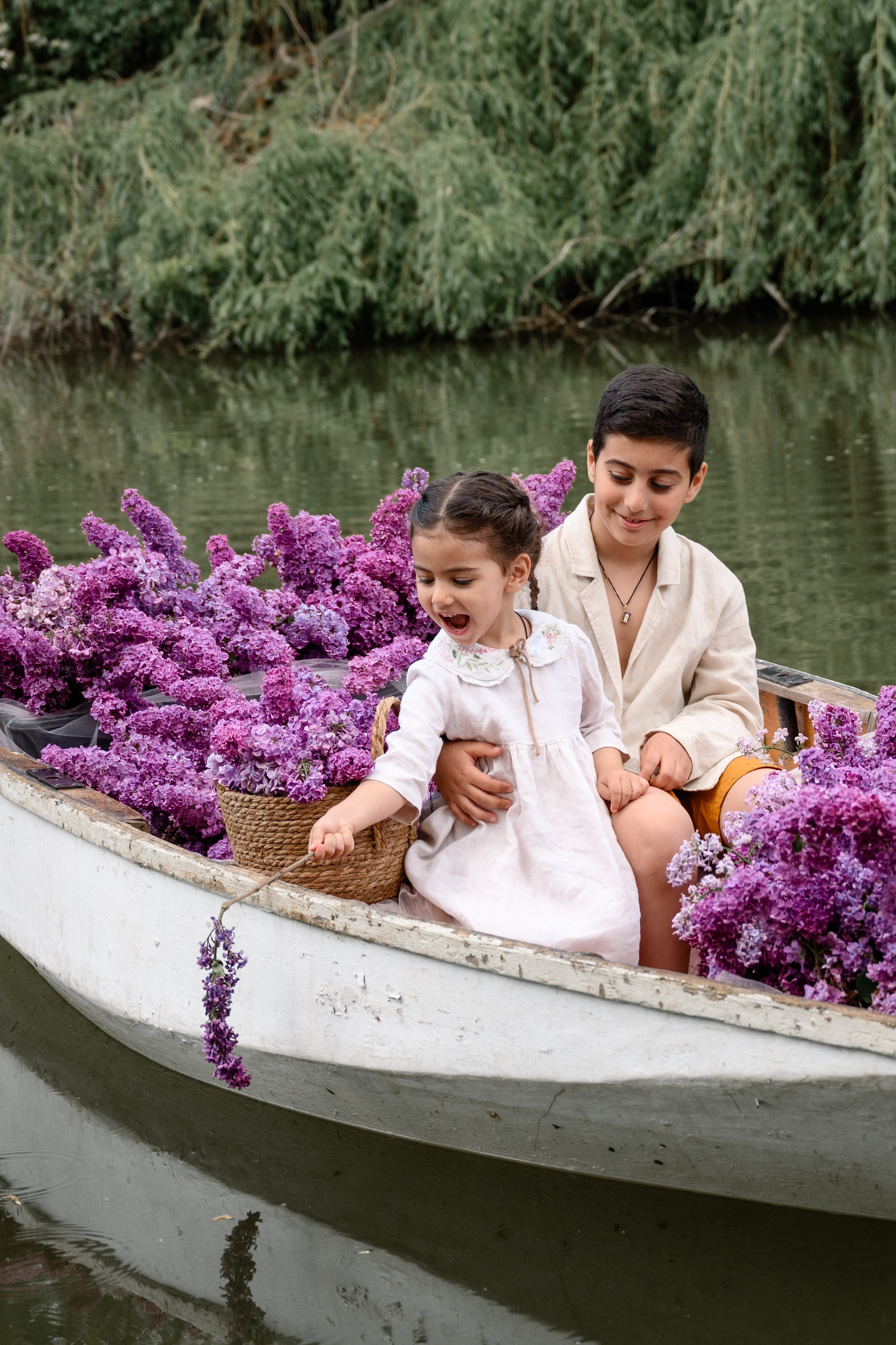 Лодка с сиренью. Фотограф в Ростове-на-Дону Оксана Филатьева
