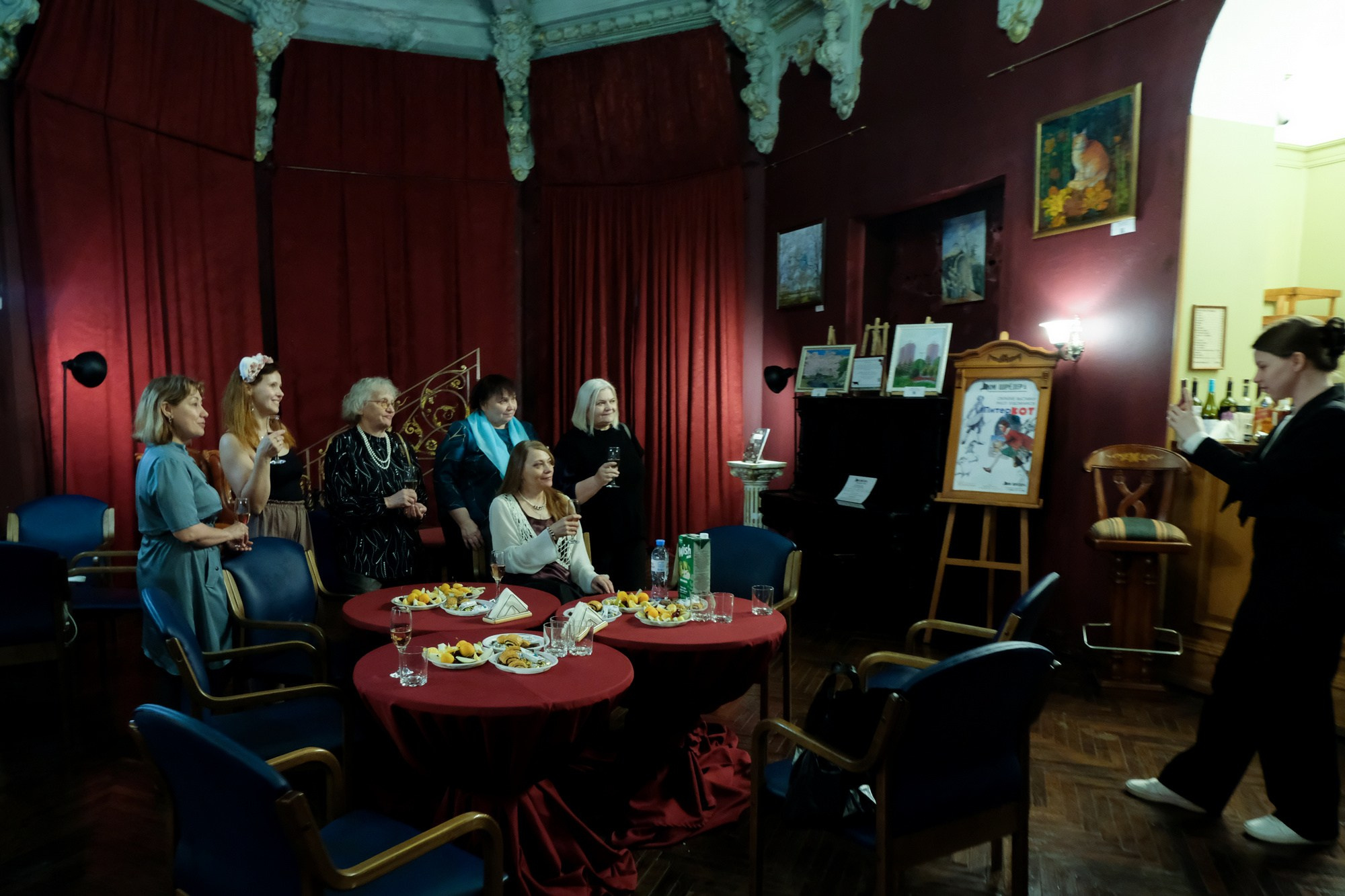 «ПитерКот» ежегодная выставка работ художников. Дом Шрёдера