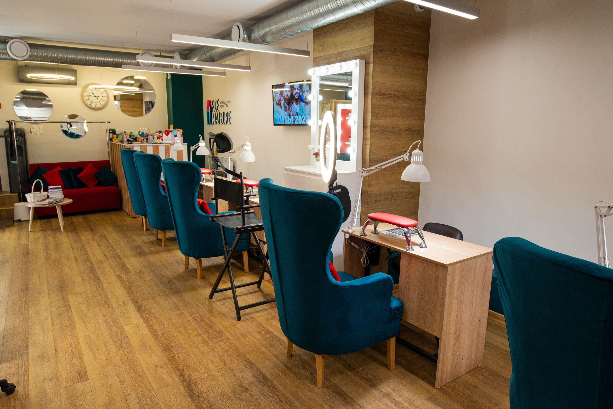 Интерьерная фотосъёмка салонов красоты Force Majeure. Репортажный и персональный фотограф в Москве