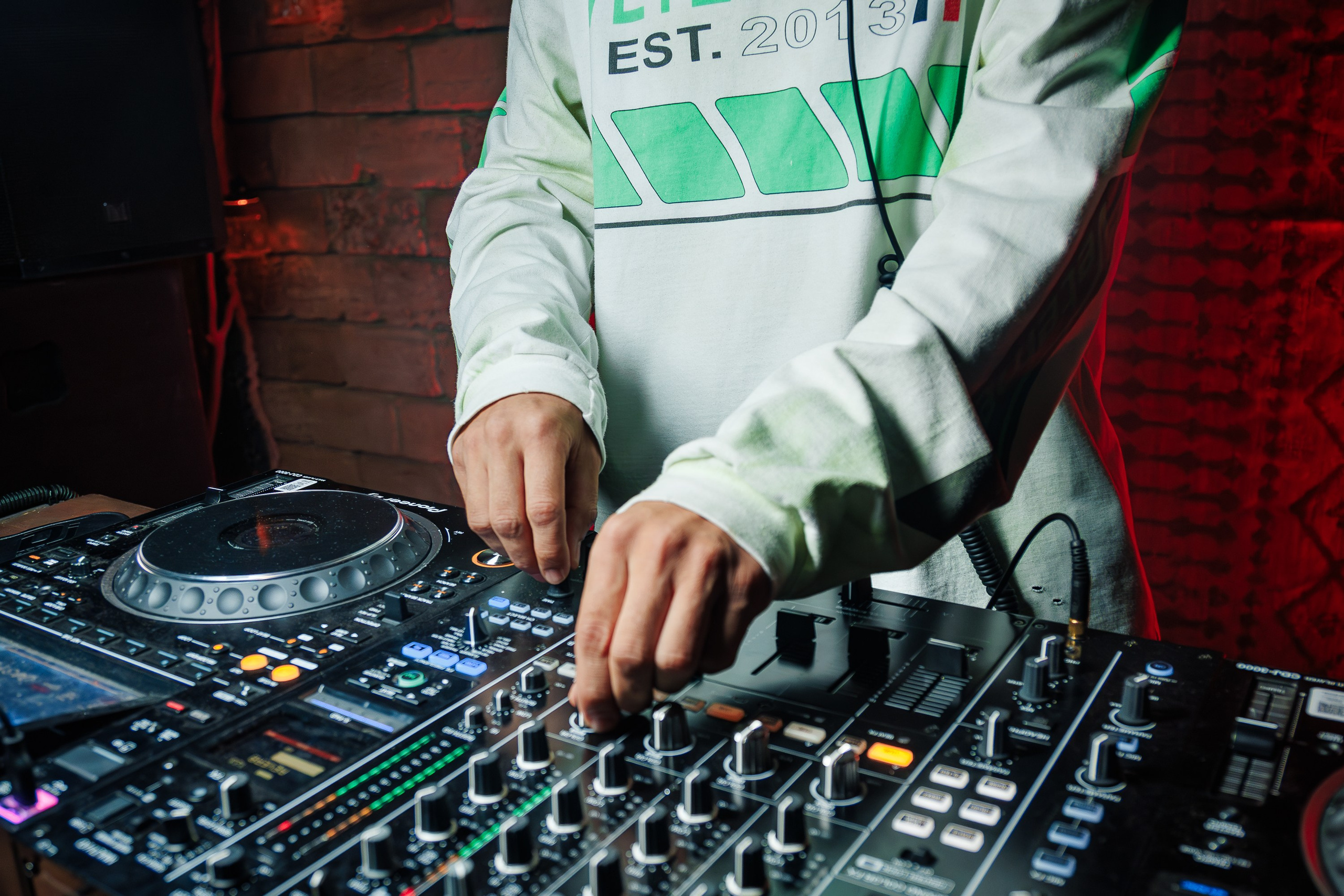 «МИША МАРВИН"_Чайка на пляже_Ялта_14.06.2025. Аминов Руслан | Фотограф