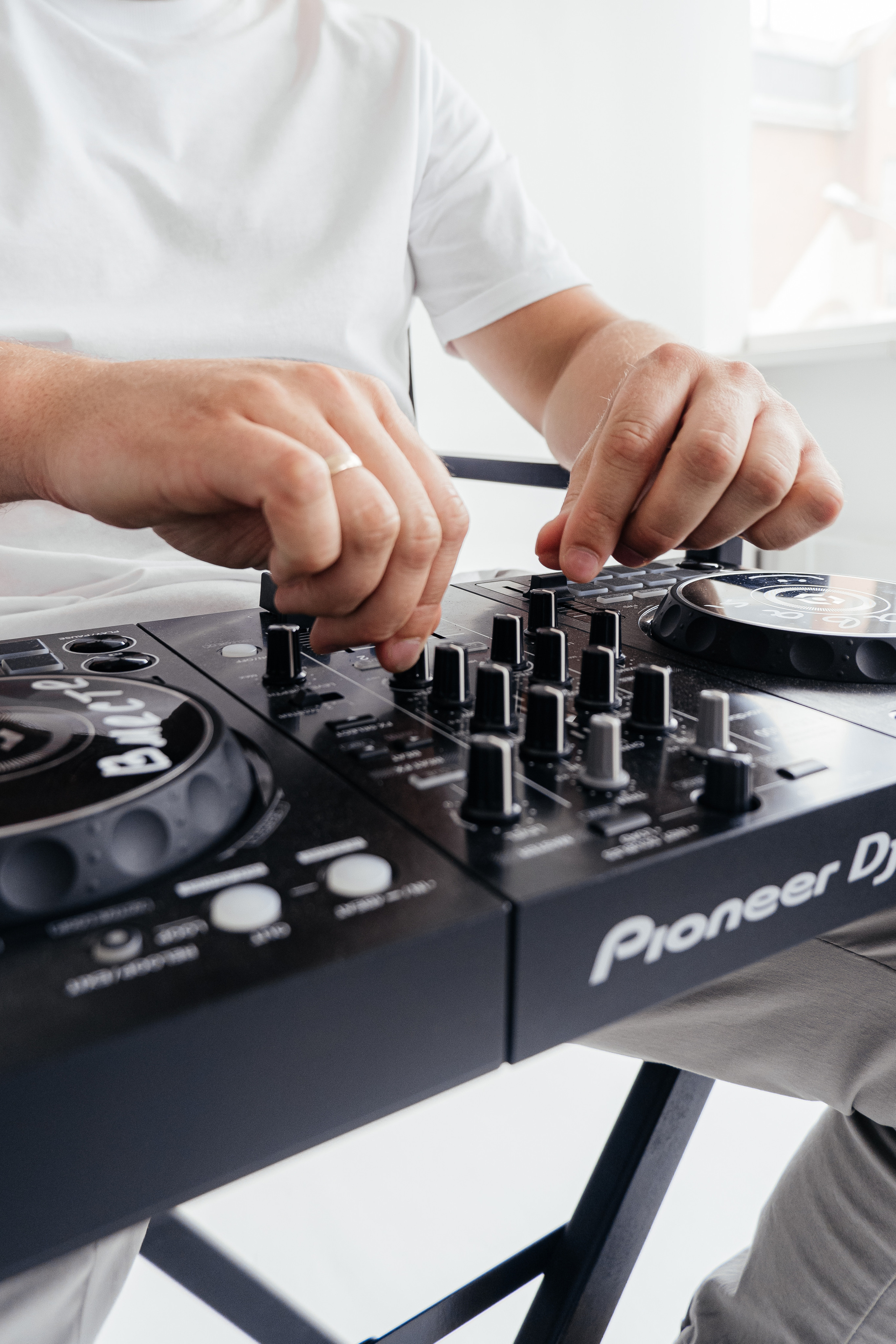 Андрей — контент для ди-джея