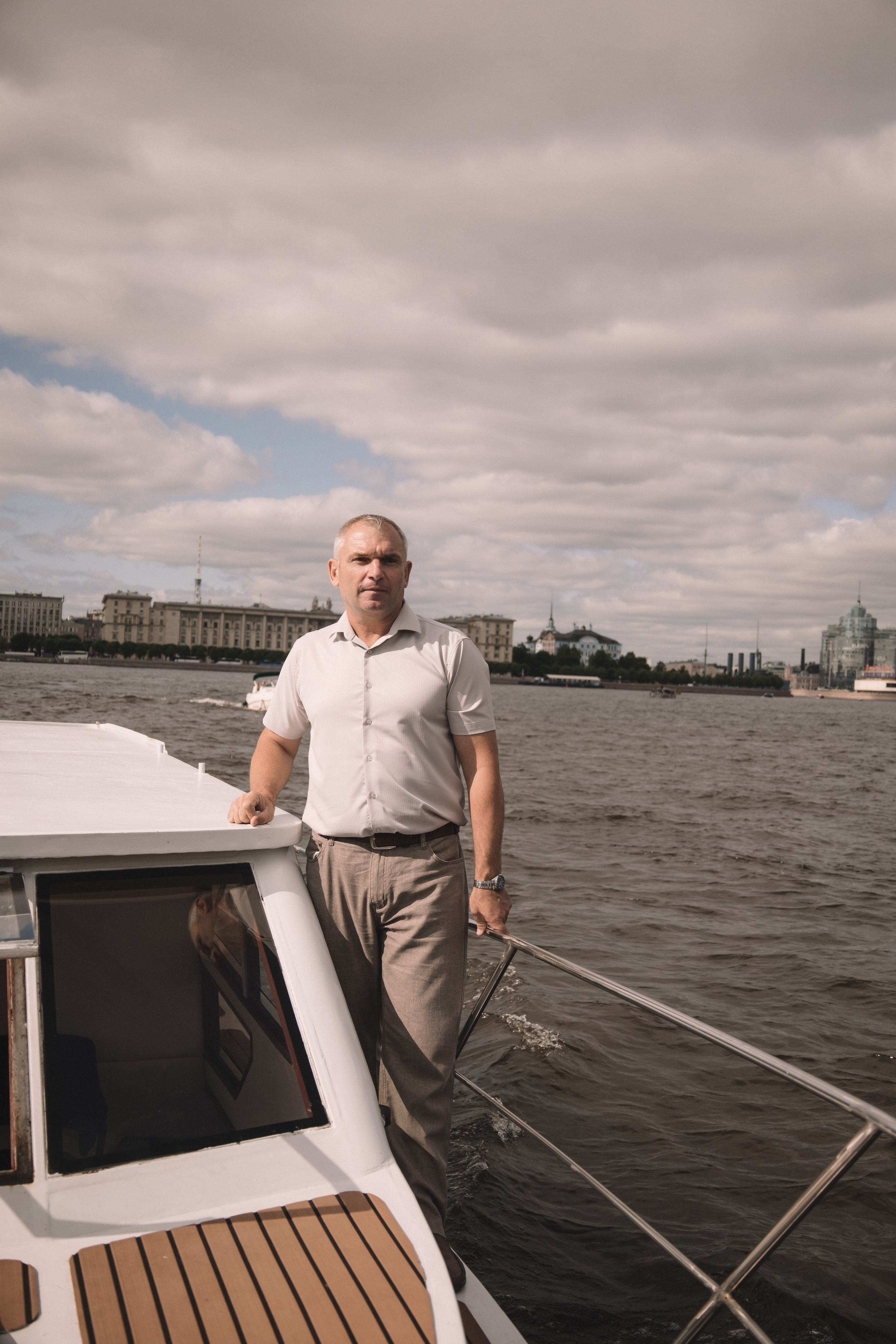 День Рождения на катере. Семейный фотограф в Санкт-Петербурге. Запечатление мгновений и ярких воспоминаний в Вашей жизни