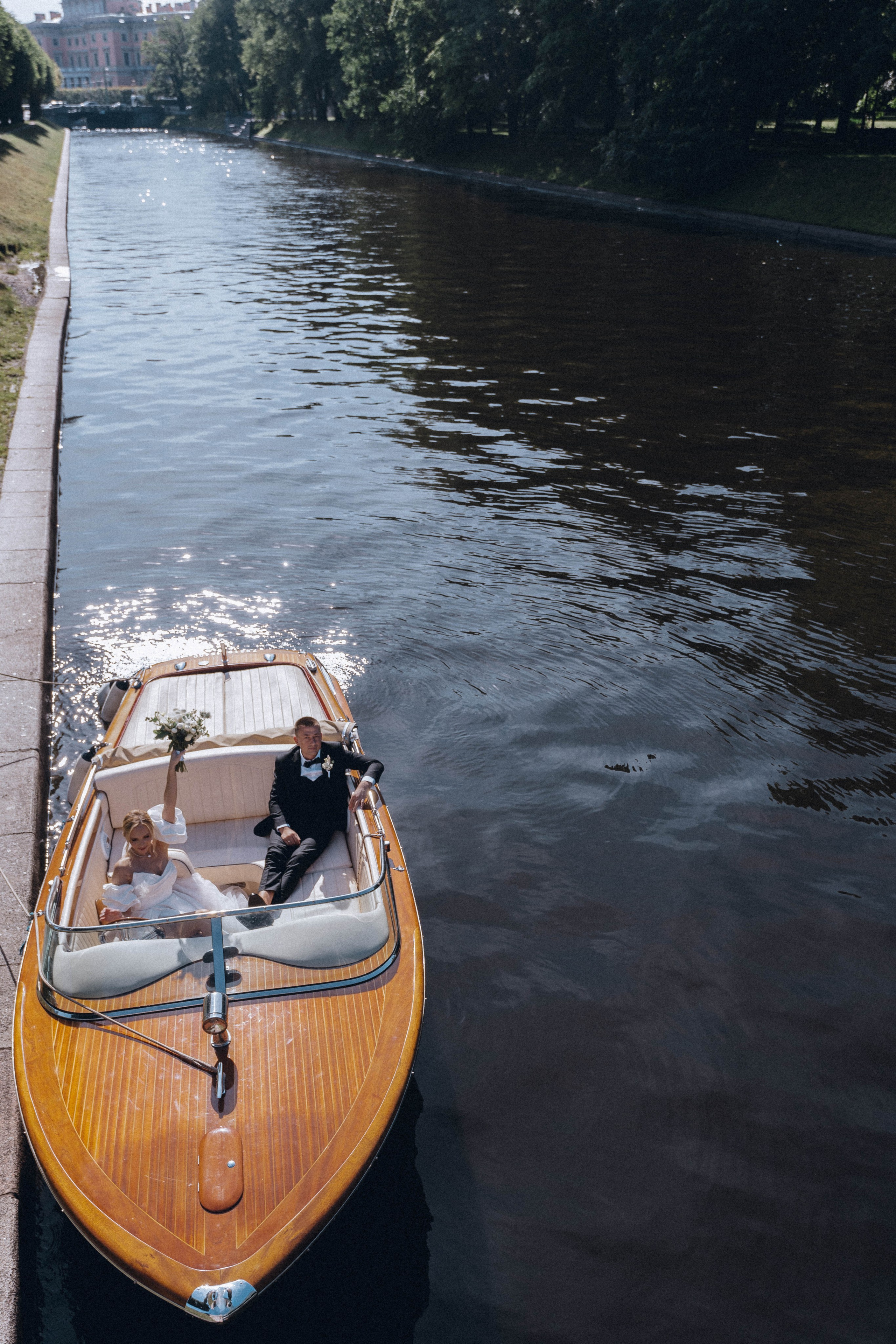 СВАДЕНБНАЯ СЬЕМКА НА КАТЕРЕ ПО КАНАЛАМ САНКТ-ПЕТЕРБУРГА И В АКВАТОРИИ НЕВЫ. Профессиональный фотограф, Санкт-Петербург — Виктория Богомолова