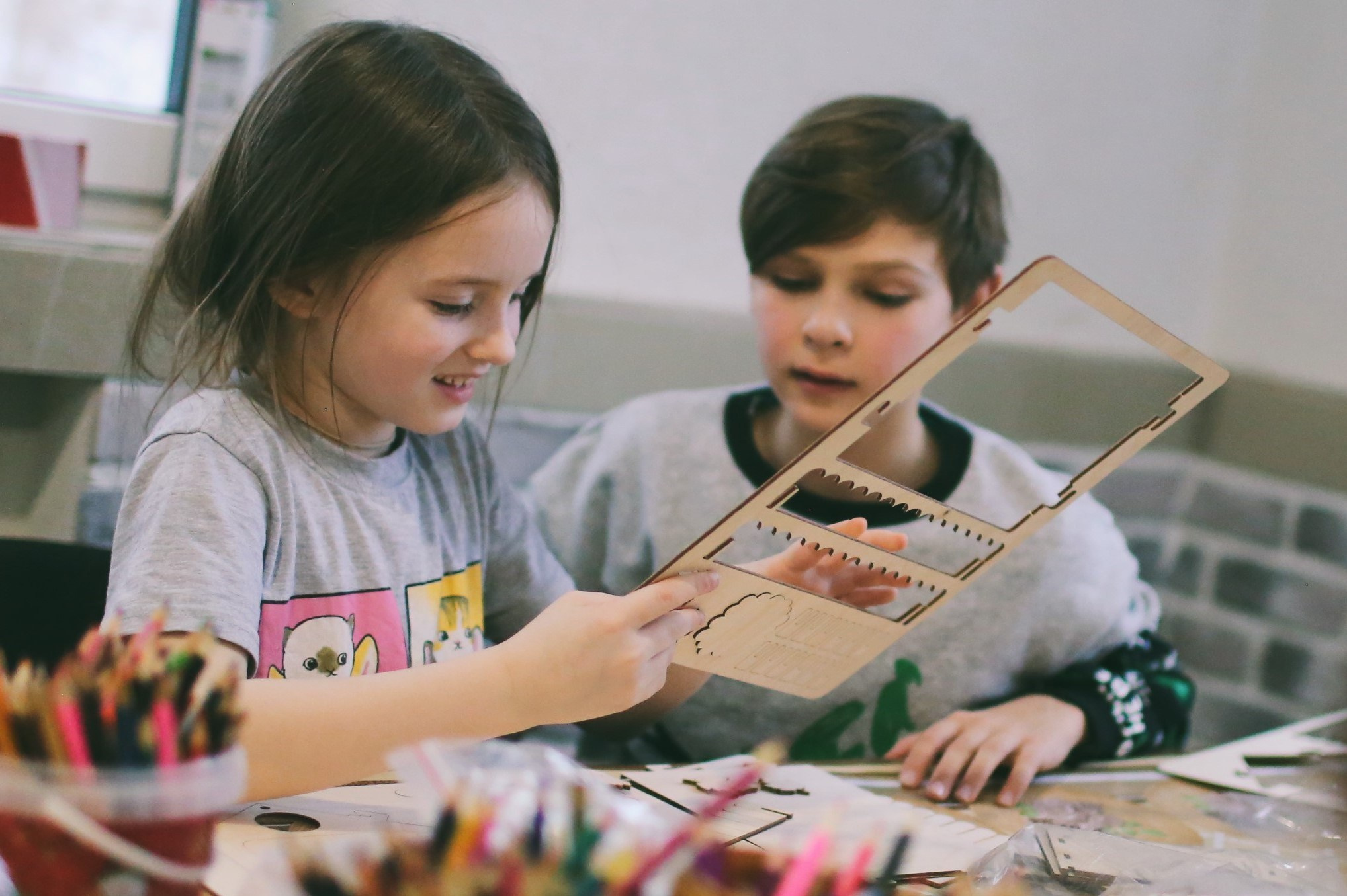 Конструирование кормушек в Воскресной школе. Фотограф Антонина Гудкова