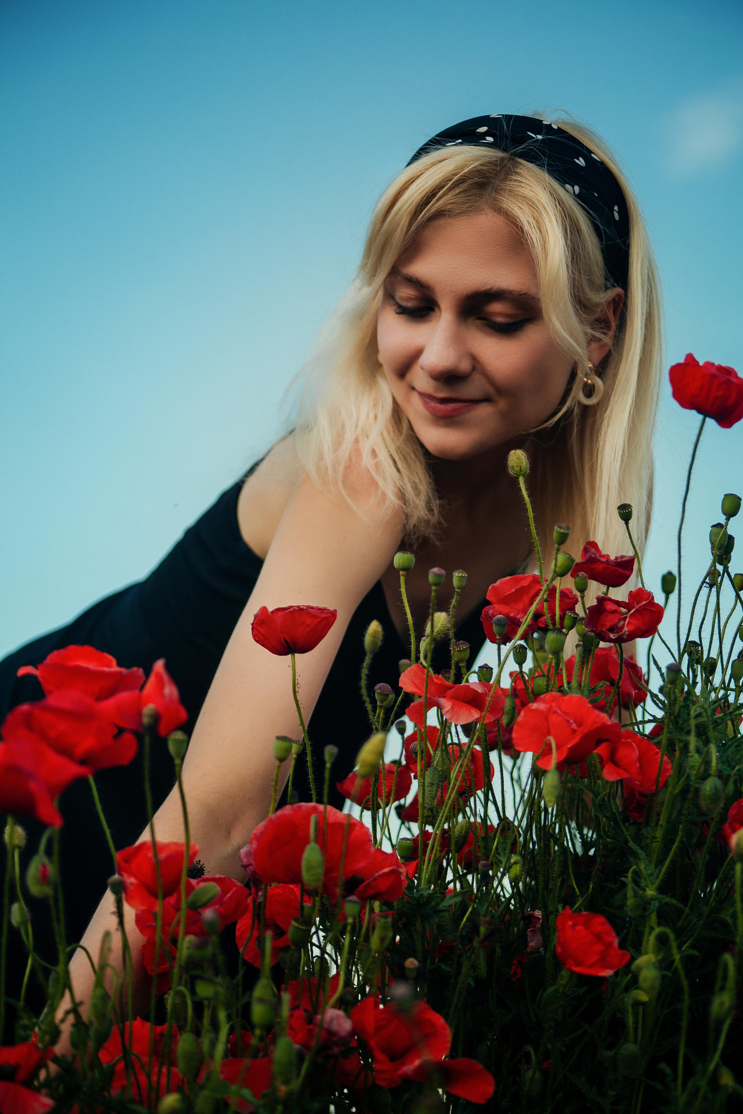 Летняя фотосессия в маковом поле Пятигорск. Фотограф Ставрополь Пятигорск Елизавета Дарина
